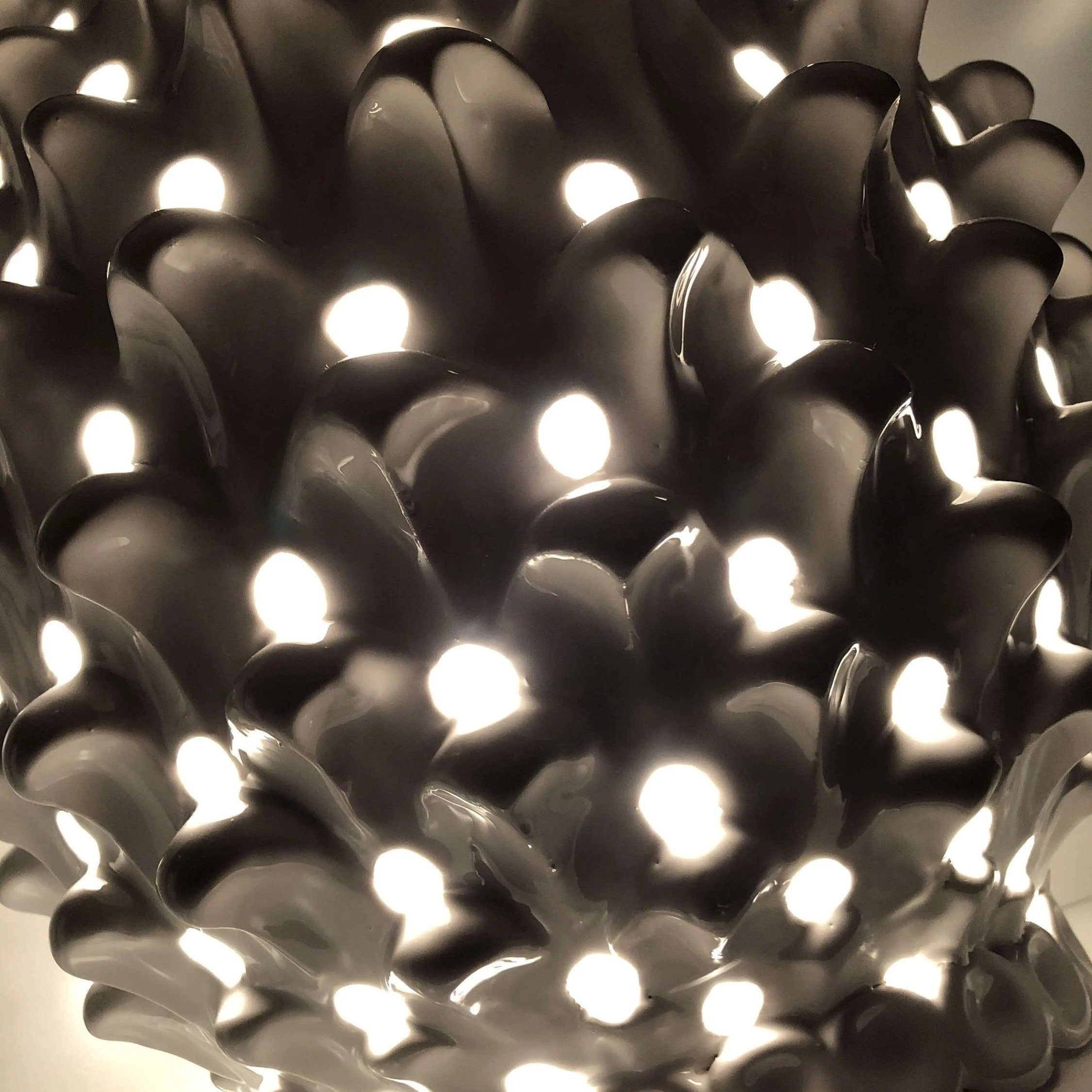 Lampada Pigna traforata Ceramica Caltagirone cm H.47 L.30 Artigianale Bianco DD CERAMICHE SICILIANE