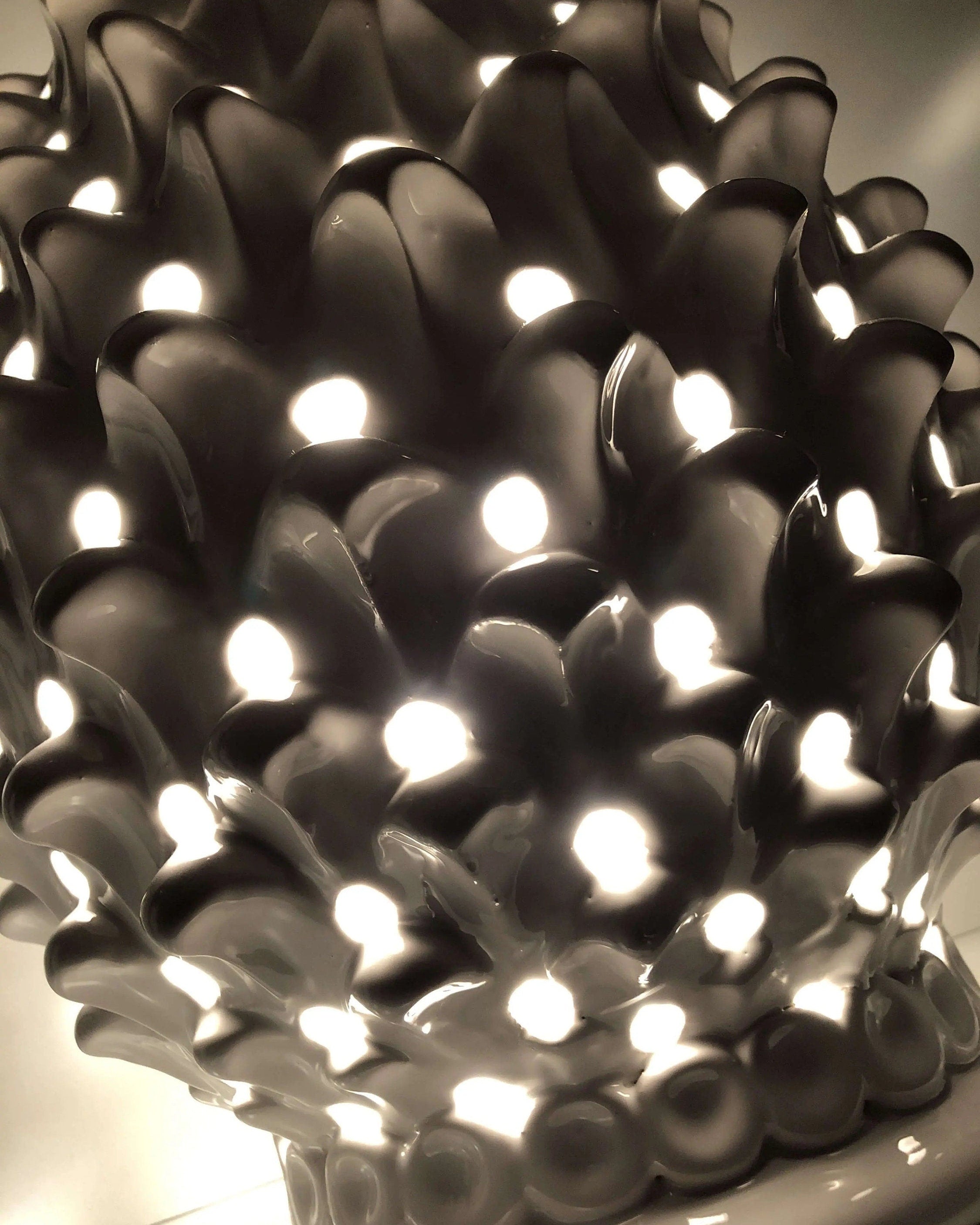 Lampada Pigna traforata Ceramica Caltagirone cm H.47 L.30 Artigianale Bianco DD CERAMICHE SICILIANE