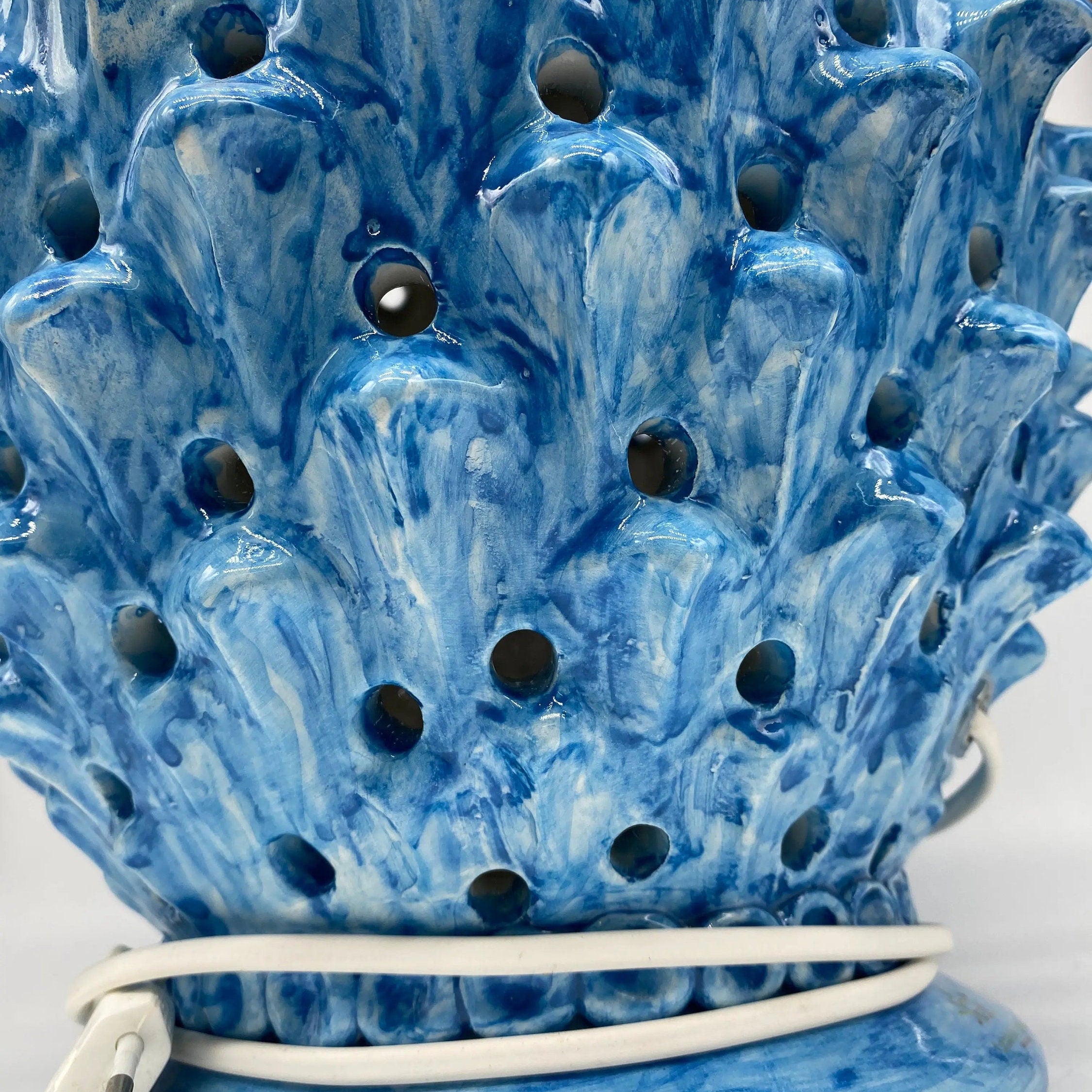 Lampada Pigna traforata Ceramica Caltagirone cm H.47 L.30 Artigianale Blu antico DD CERAMICHE SICILIANE