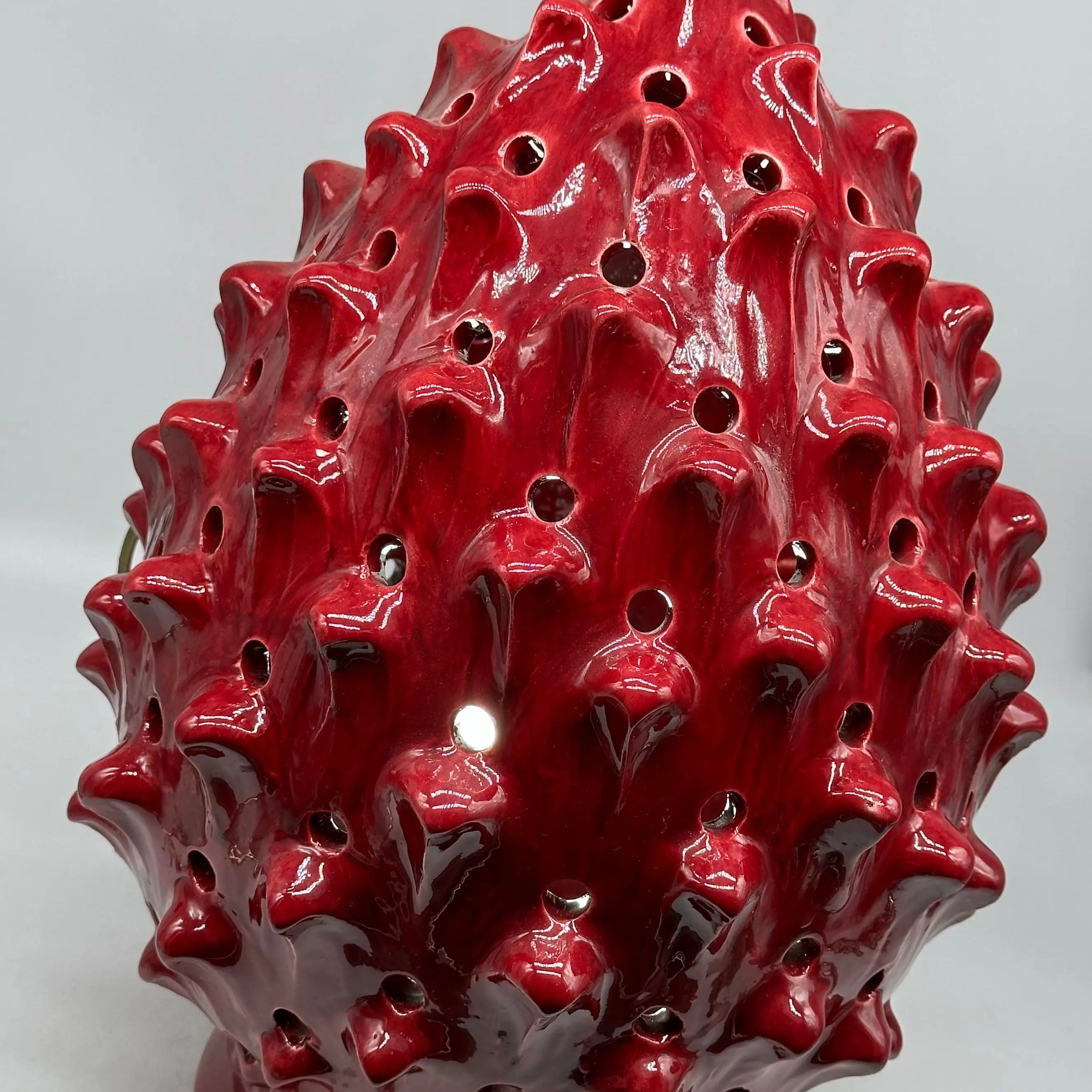 FINE SERIE - Lampada Pigna Luis traforata Ceramica Caltagirone cm H.45 L.28 Artigianale Bordeaux DD CERAMICHE SICILIANE