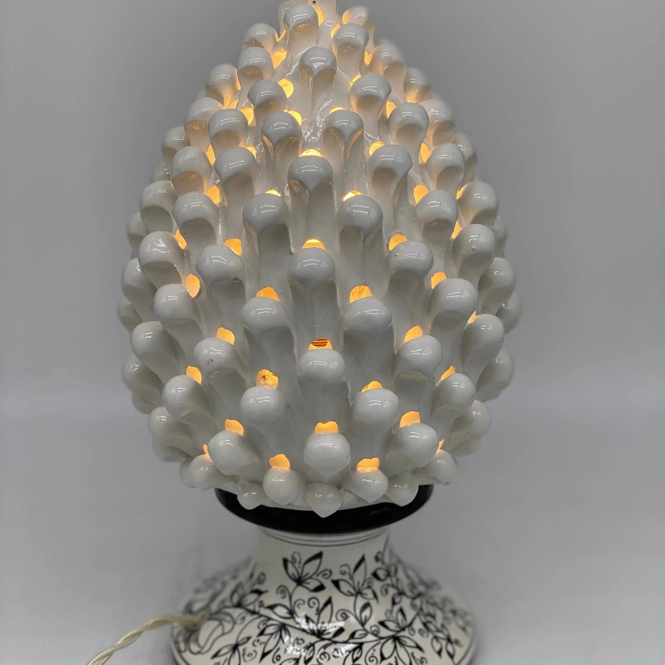 Lampada Pigna traforata Ceramica Caltagirone cm H.30 L.20 Artigianale Bianco Base Decorata DD CERAMICHE SICILIANE