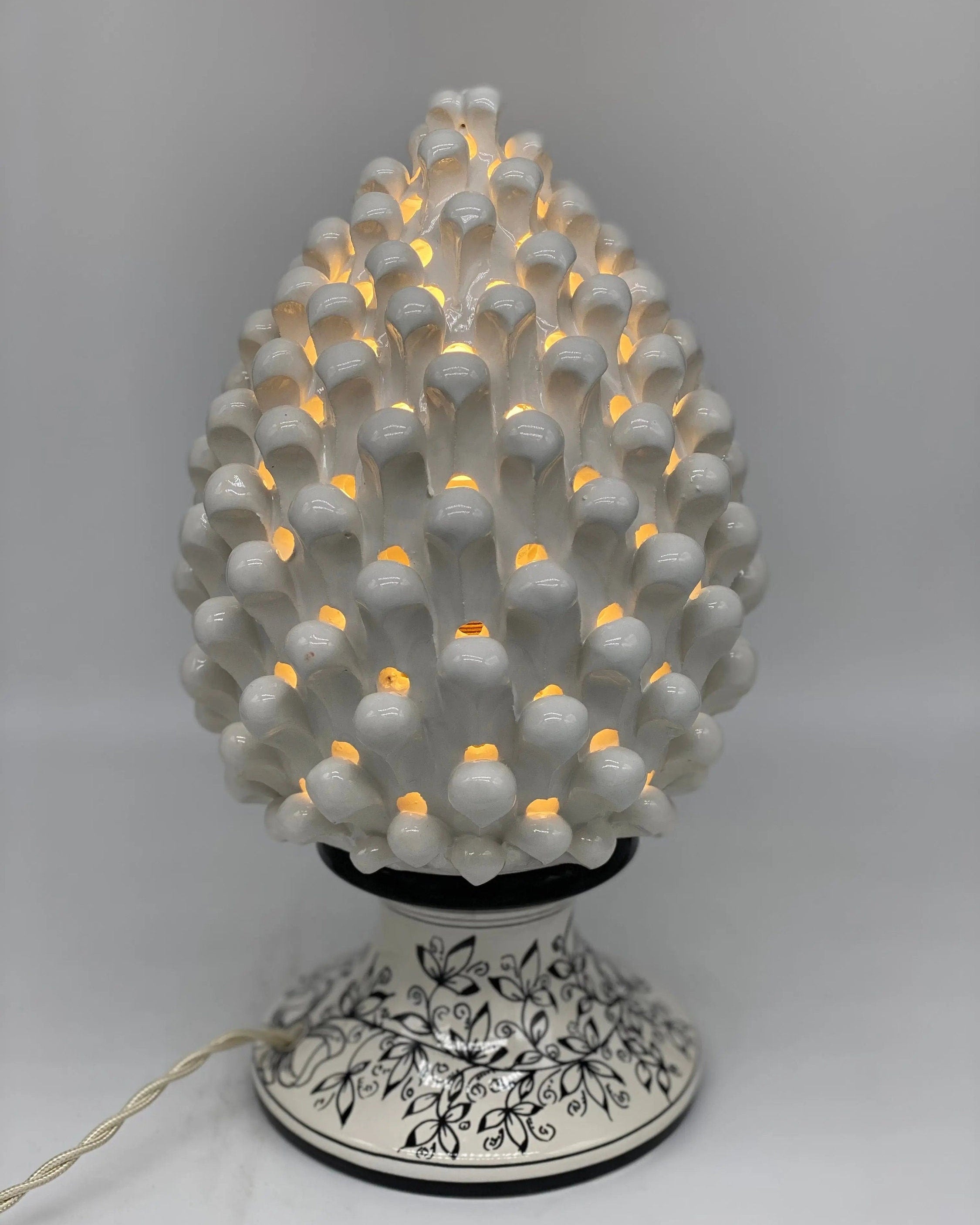 Lampada Pigna traforata Ceramica Caltagirone cm H.30 L.20 Artigianale Bianco Base Decorata DD CERAMICHE SICILIANE