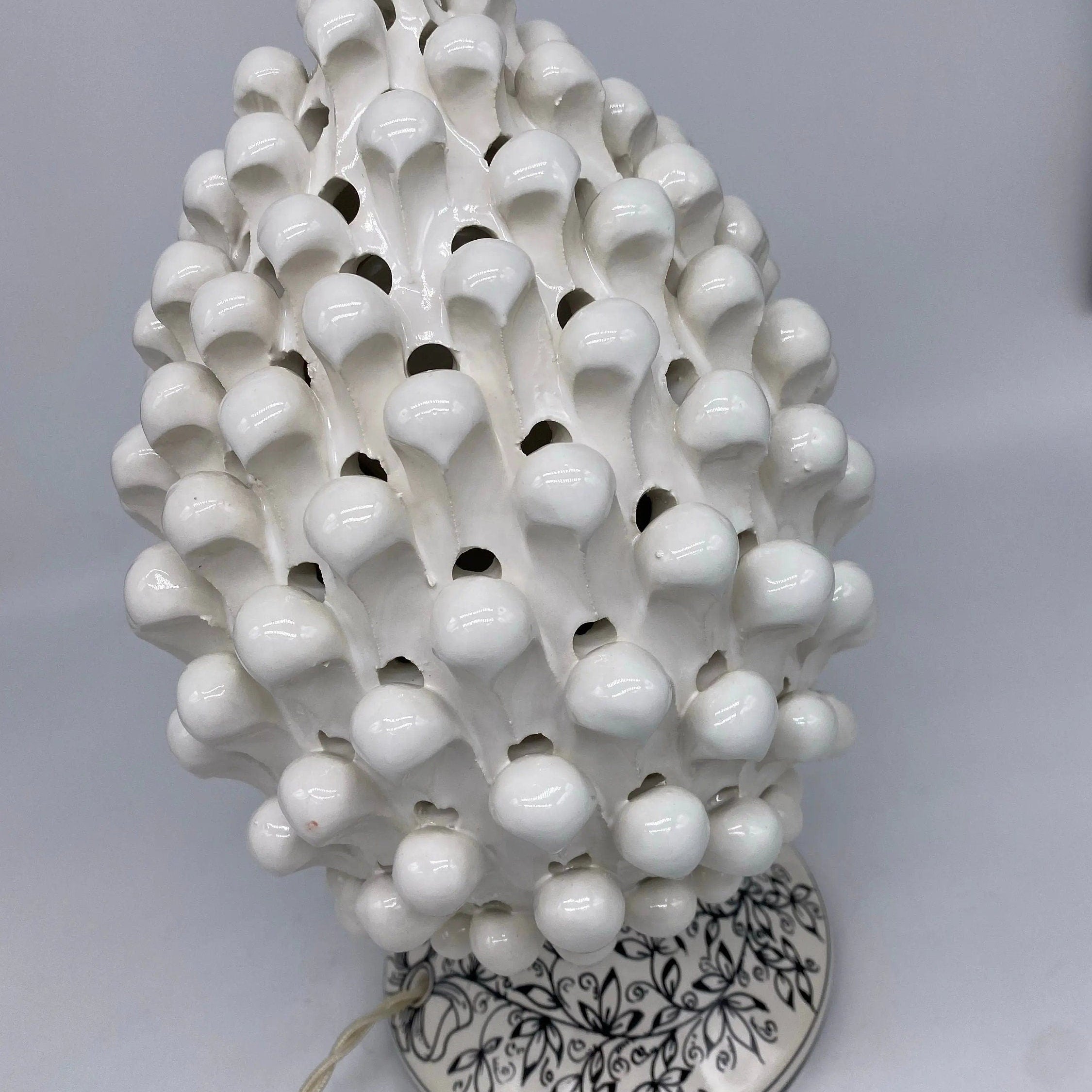Lampada Pigna traforata Ceramica Caltagirone cm H.30 L.20 Artigianale Bianco Base Decorata DD CERAMICHE SICILIANE