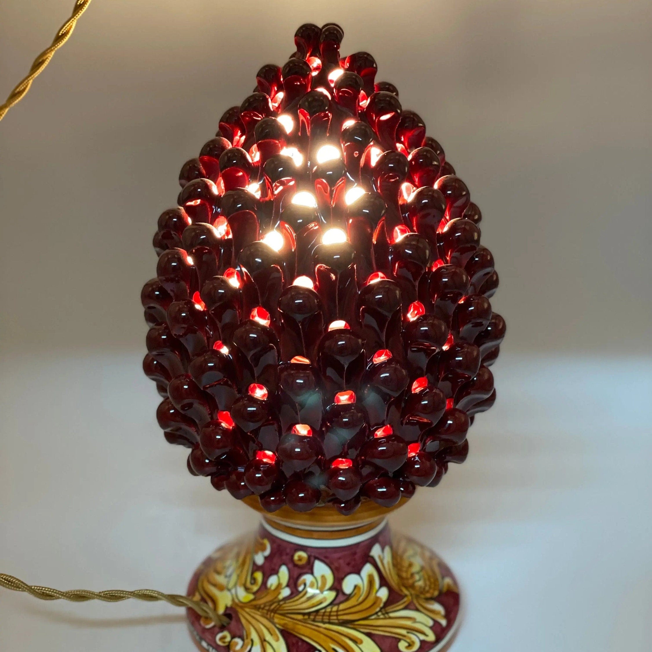 Lampada Pigna traforata Ceramica Caltagirone cm H.30 L.20 Artigianale Bordeaux Base Decorata DD CERAMICHE SICILIANE