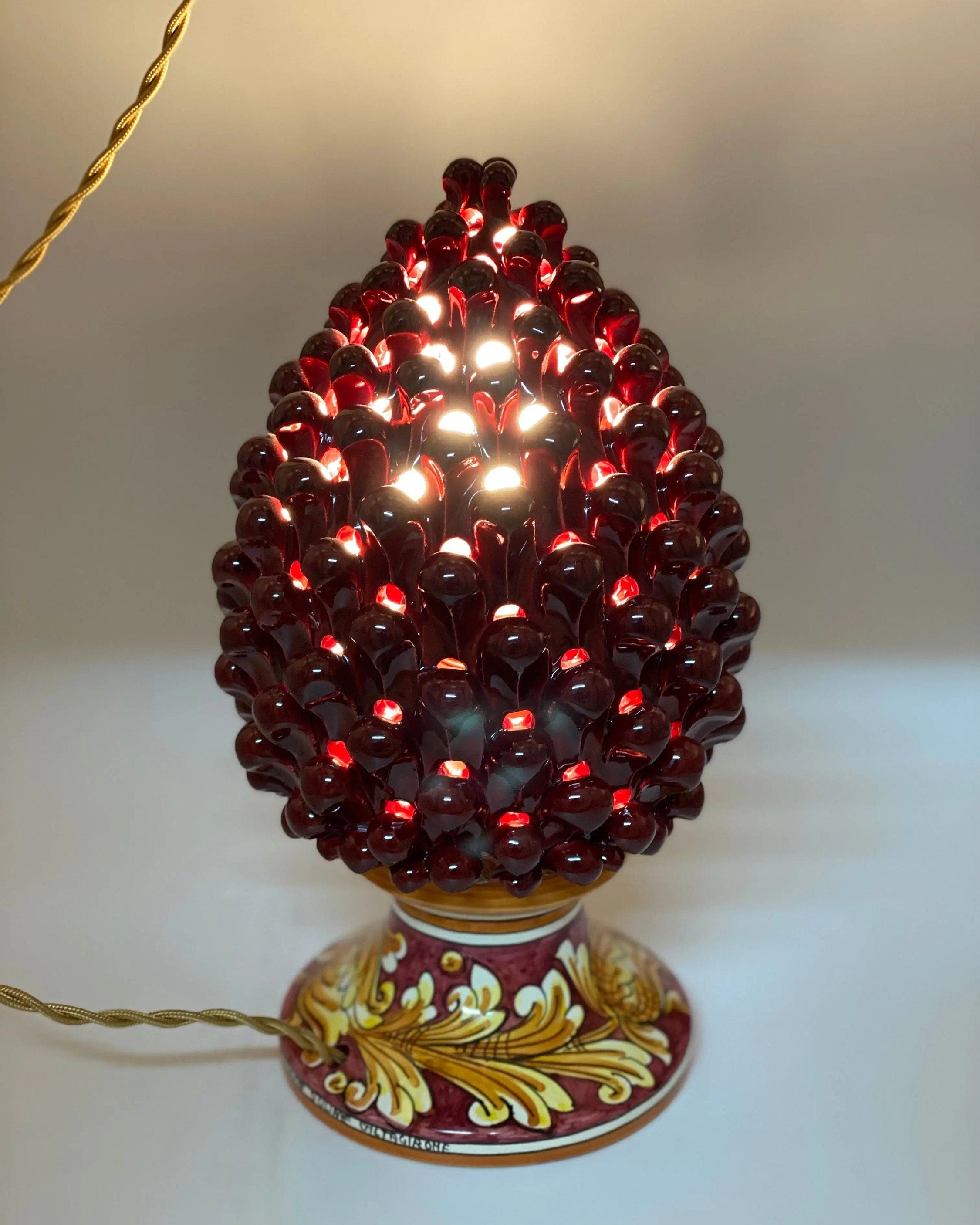 Lampada Pigna traforata Ceramica Caltagirone cm H.30 L.20 Artigianale Bordeaux Base Decorata DD CERAMICHE SICILIANE