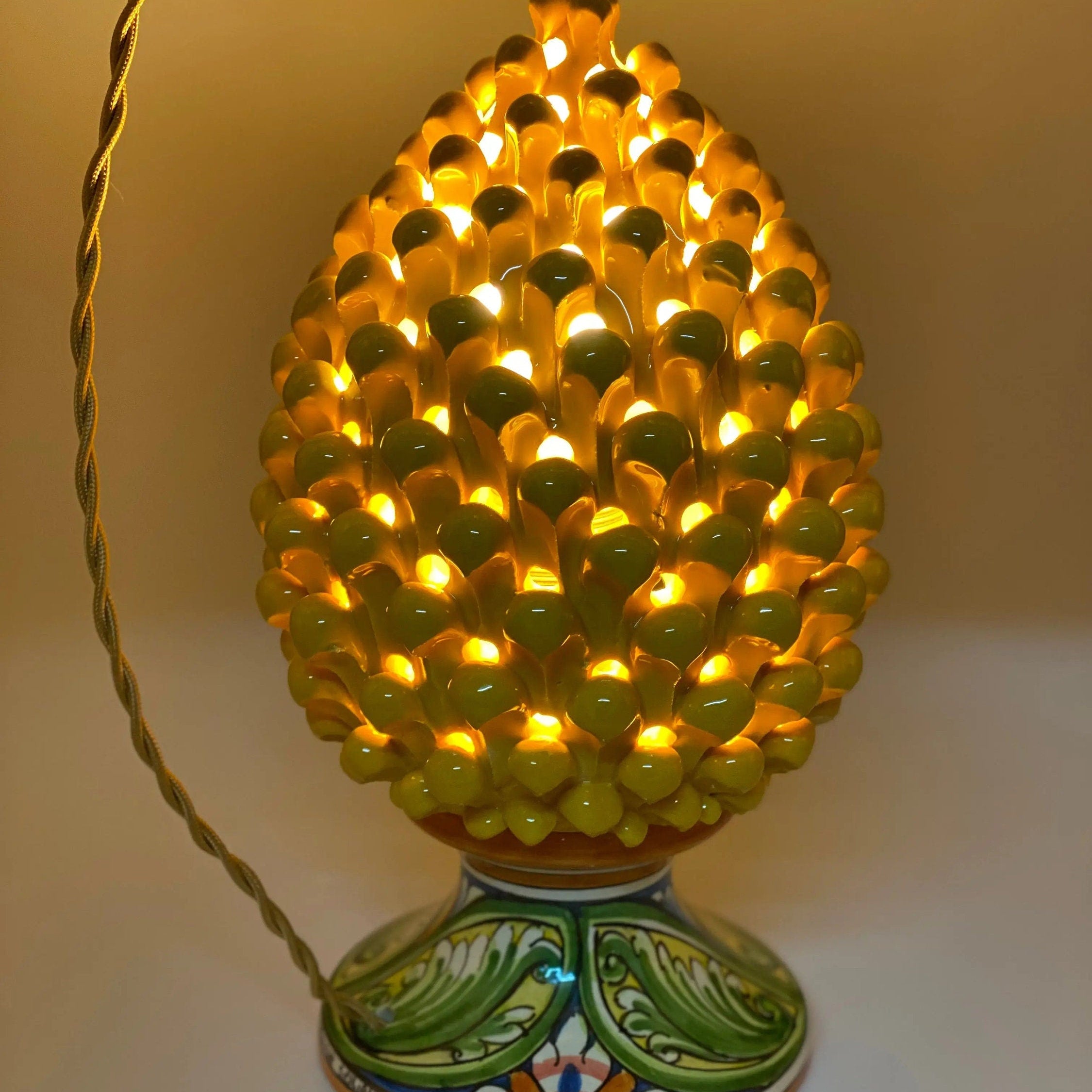 Lampada Pigna traforata Ceramica Caltagirone cm H.30 L.20 Artigianale Giallo Base Decorata DD CERAMICHE SICILIANE