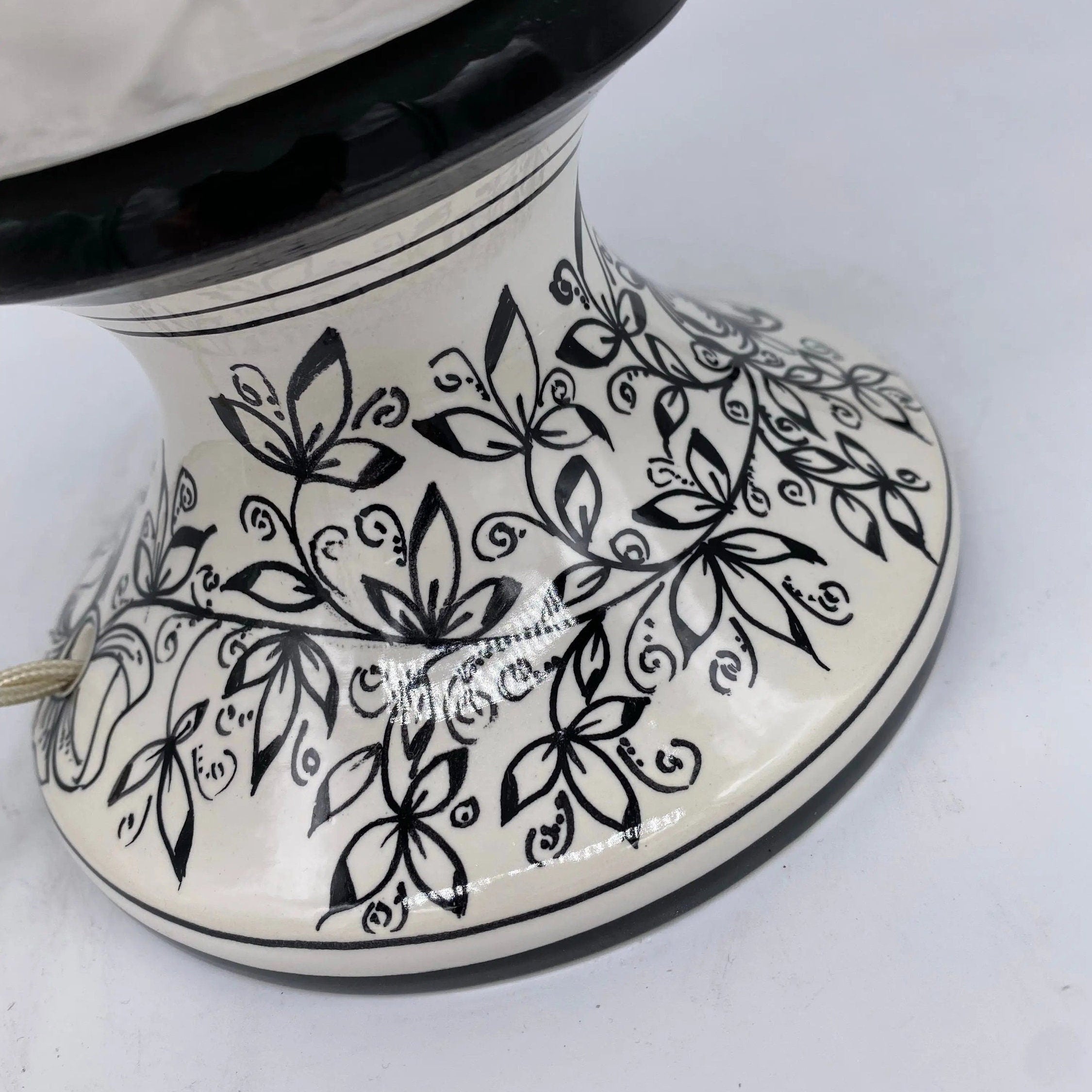 Lampada Pigna traforata Ceramica Caltagirone cm H.30 L.20 Artigianale Bianco Base Decorata DD CERAMICHE SICILIANE