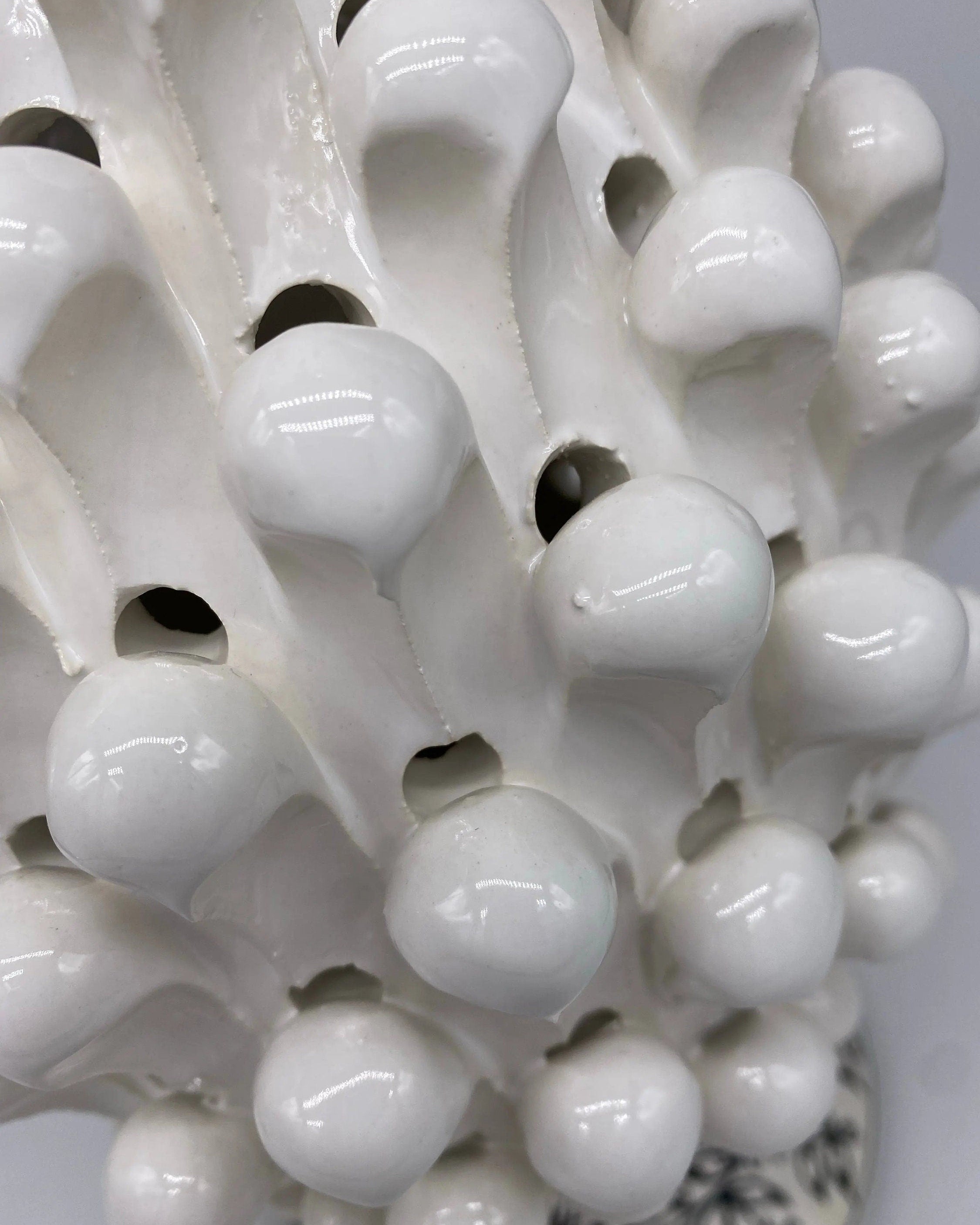 Lampada Pigna traforata Ceramica Caltagirone cm H.30 L.20 Artigianale Bianco Base Decorata DD CERAMICHE SICILIANE