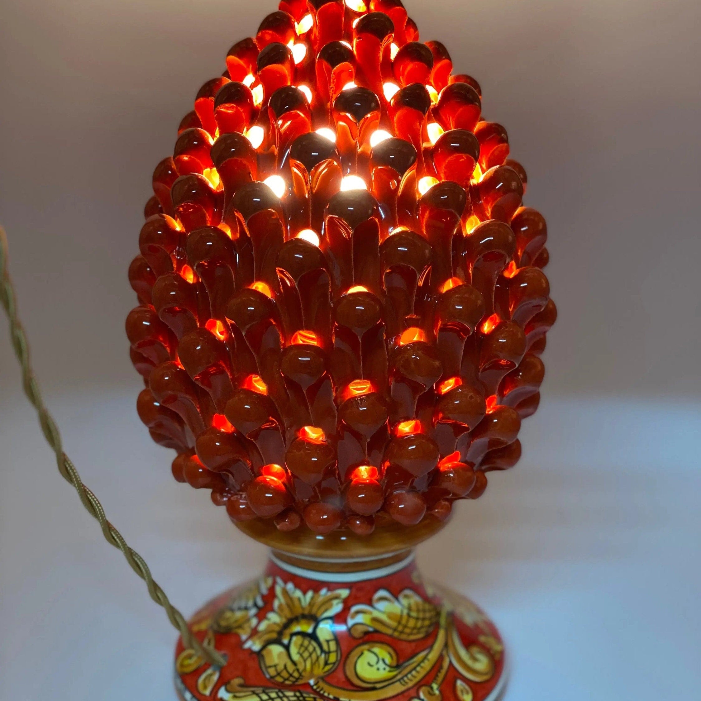 Lampada Pigna traforata Ceramica Caltagirone cm H.30 L.20 Artigianale Rosso Base Decorata DD CERAMICHE SICILIANE