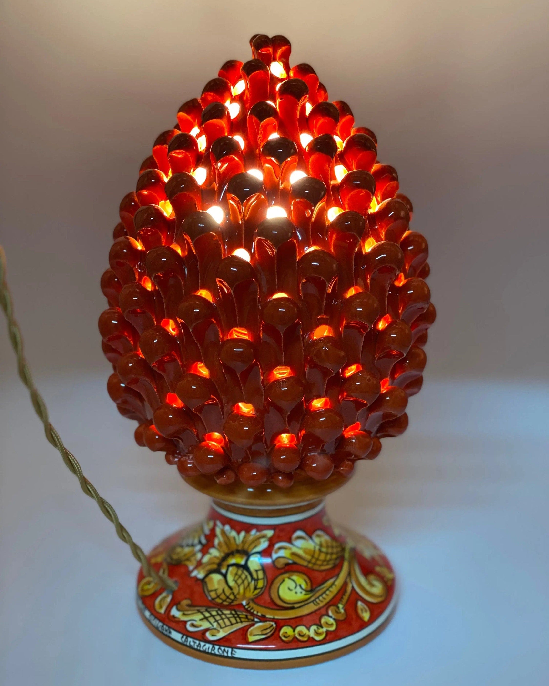 Lampada Pigna traforata Ceramica Caltagirone cm H.30 L.20 Artigianale Rosso Base Decorata DD CERAMICHE SICILIANE