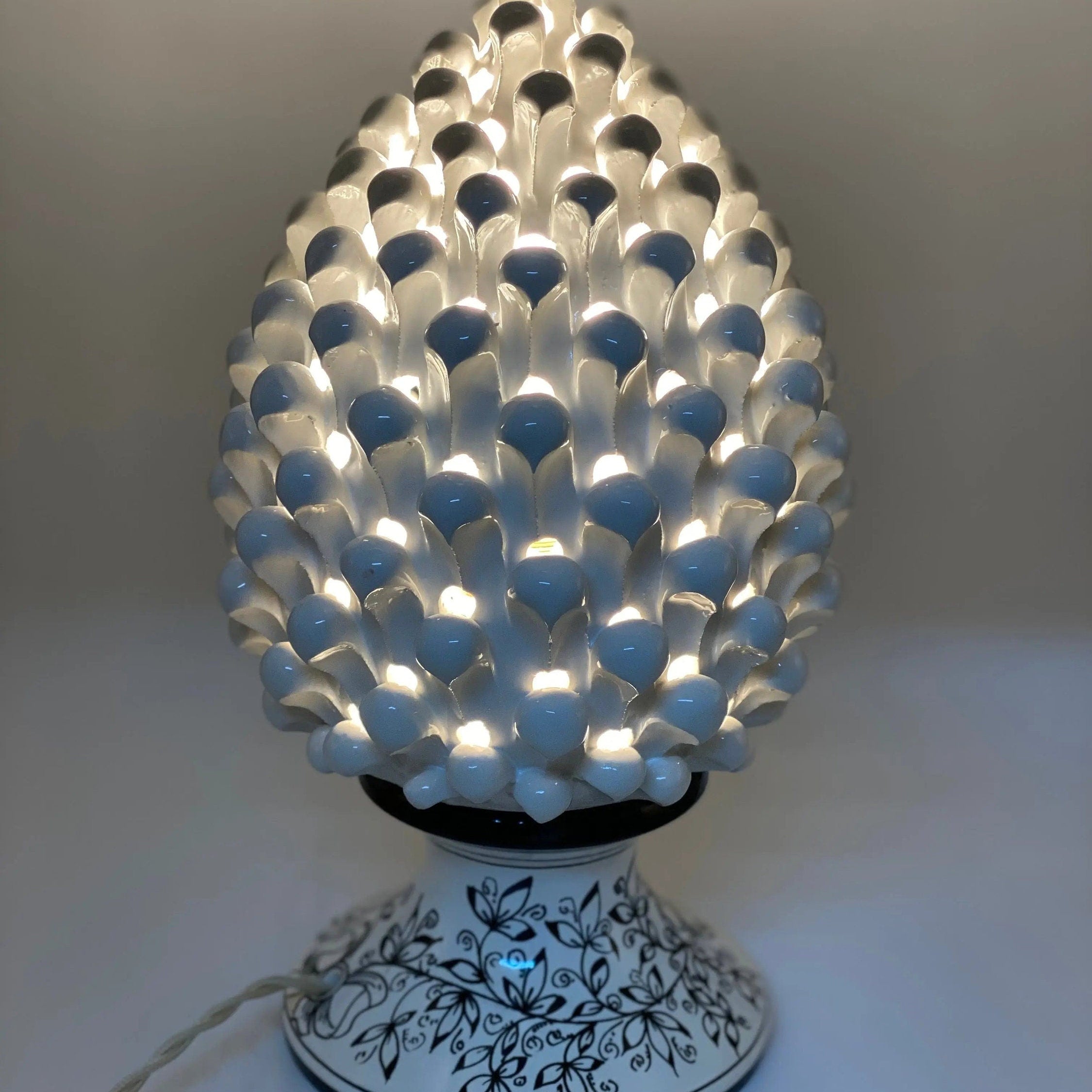 Lampada Pigna traforata Ceramica Caltagirone cm H.30 L.20 Artigianale Bianco Base Decorata DD CERAMICHE SICILIANE