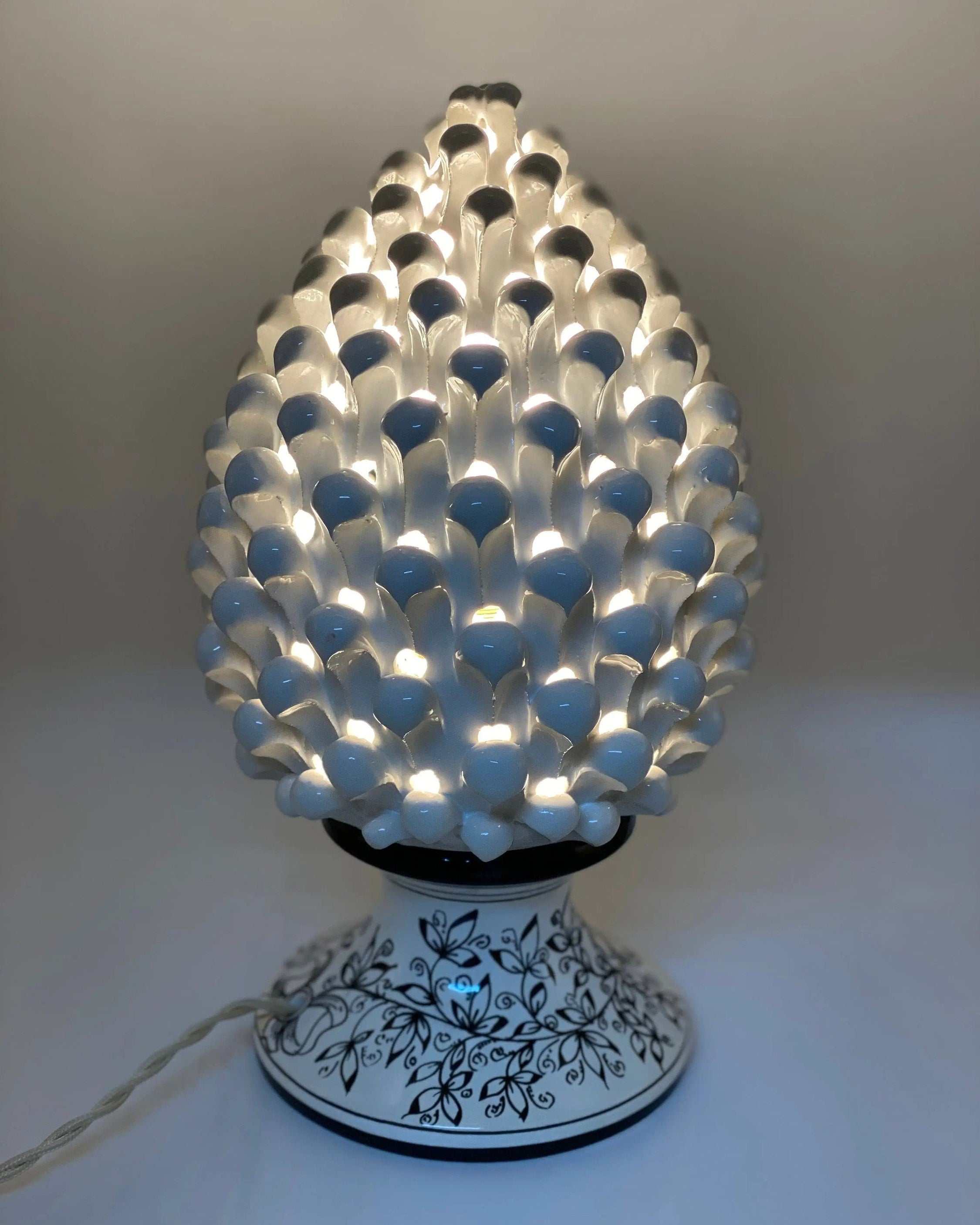 Lampada Pigna traforata Ceramica Caltagirone cm H.30 L.20 Artigianale Bianco Base Decorata DD CERAMICHE SICILIANE