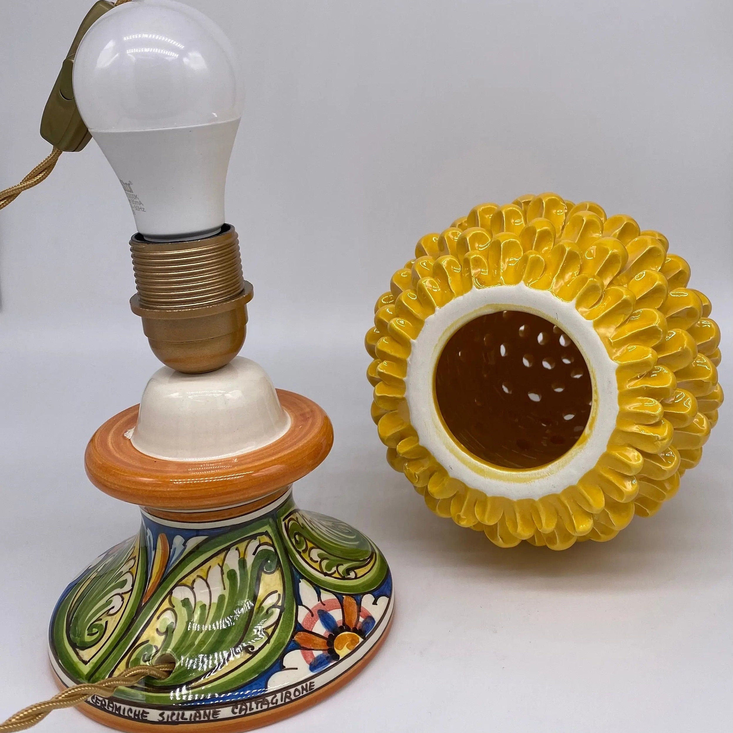 Lampada Pigna traforata Ceramica Caltagirone cm H.30 L.20 Artigianale Giallo Base Decorata DD CERAMICHE SICILIANE