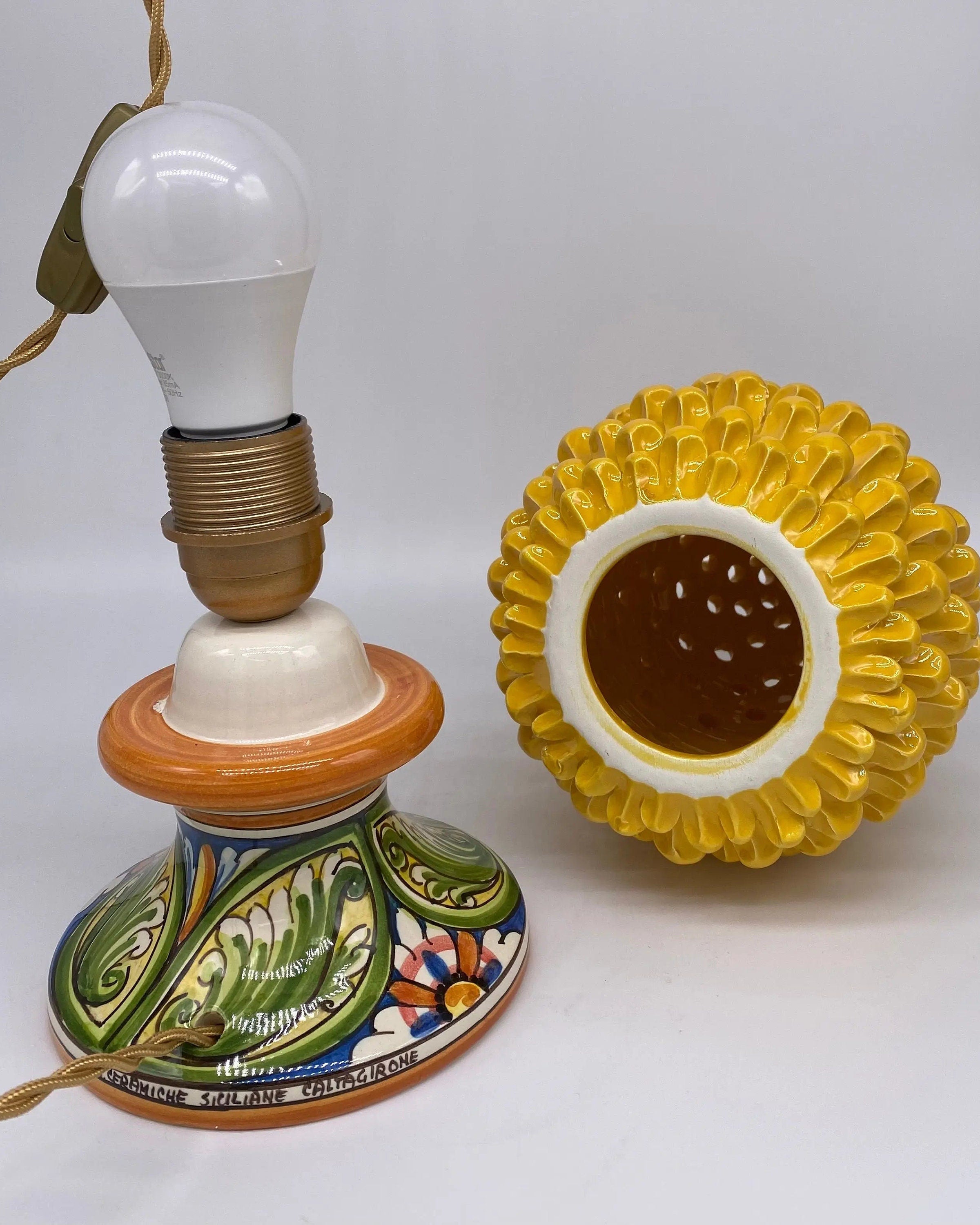 Lampada Pigna traforata Ceramica Caltagirone cm H.30 L.20 Artigianale Giallo Base Decorata DD CERAMICHE SICILIANE