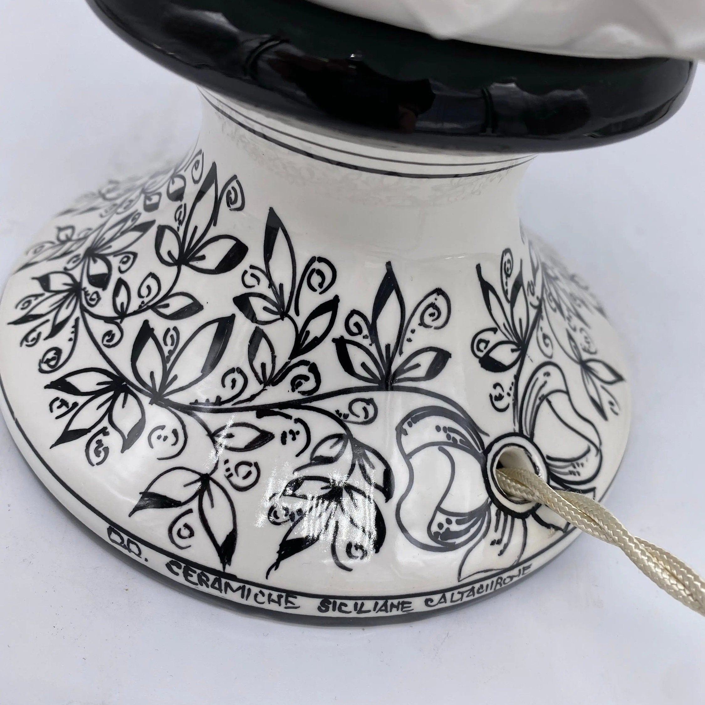 Lampada Pigna traforata Ceramica Caltagirone cm H.30 L.20 Artigianale Bianco Base Decorata DD CERAMICHE SICILIANE
