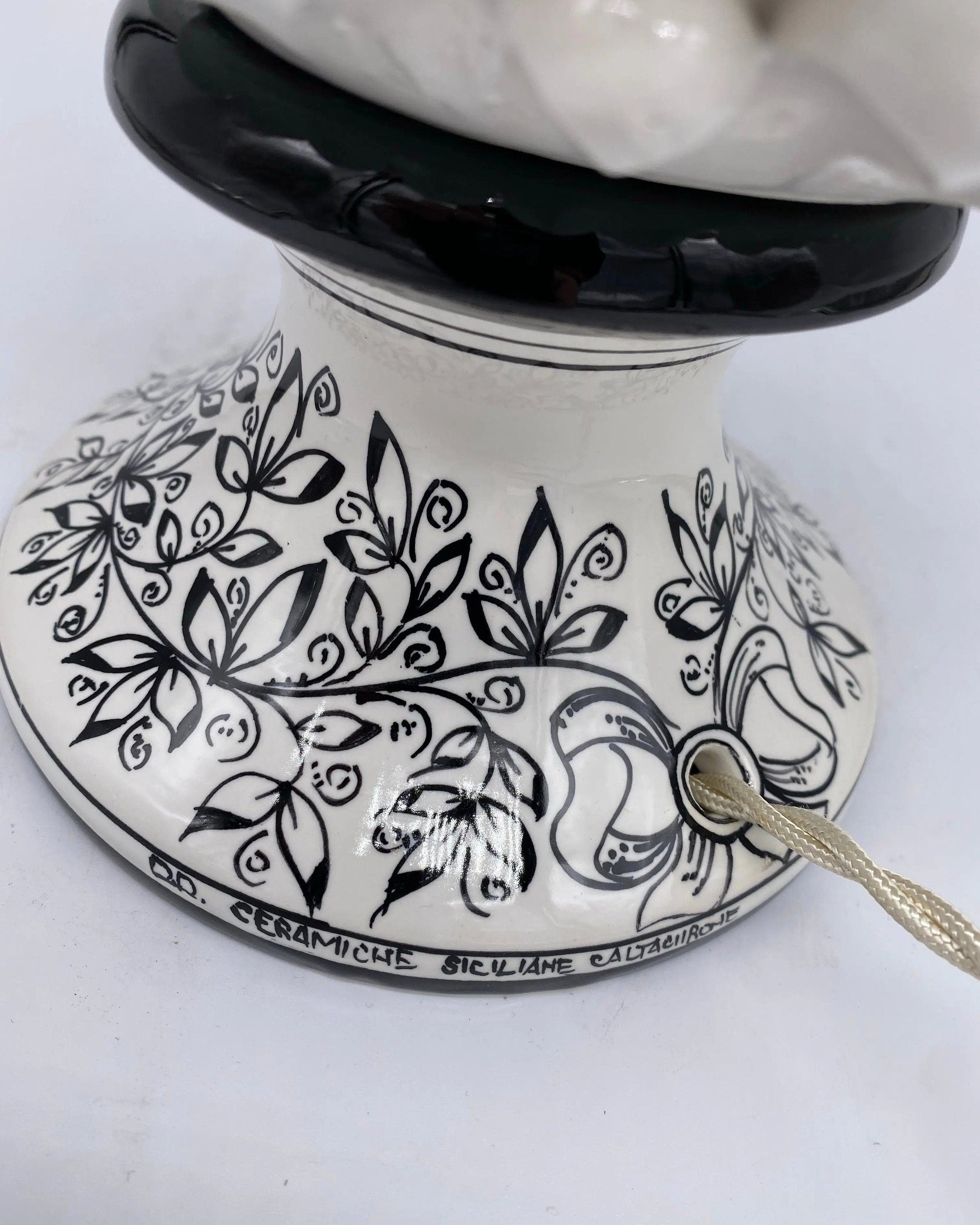 Lampada Pigna traforata Ceramica Caltagirone cm H.30 L.20 Artigianale Bianco Base Decorata DD CERAMICHE SICILIANE