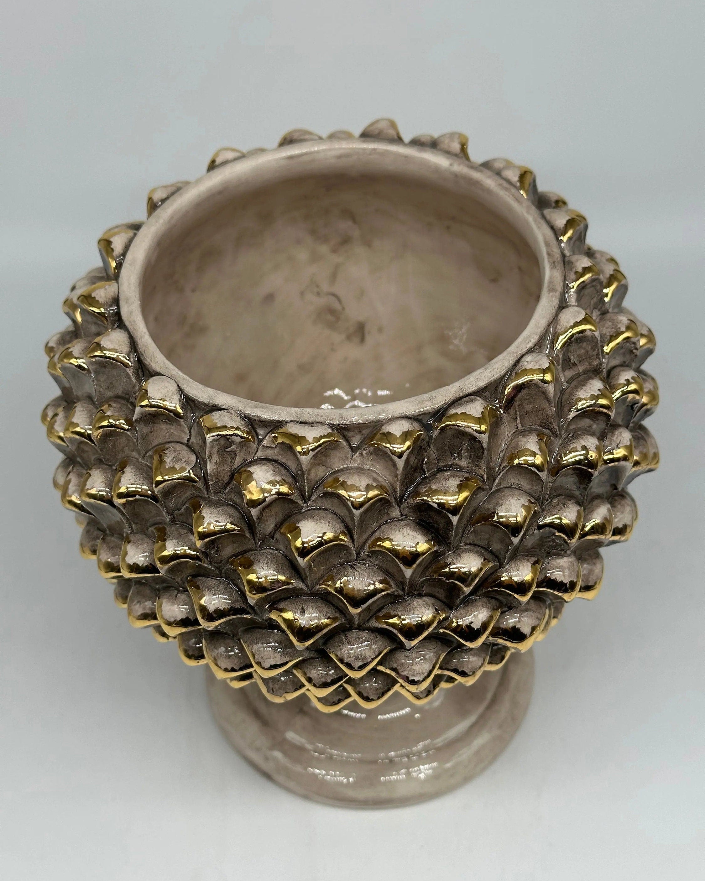 Portavaso Mezza Pigna Ceramica Caltagirone cm H.20 Artigianale Beige Punte Oro DD CERAMICHE SICILIANE