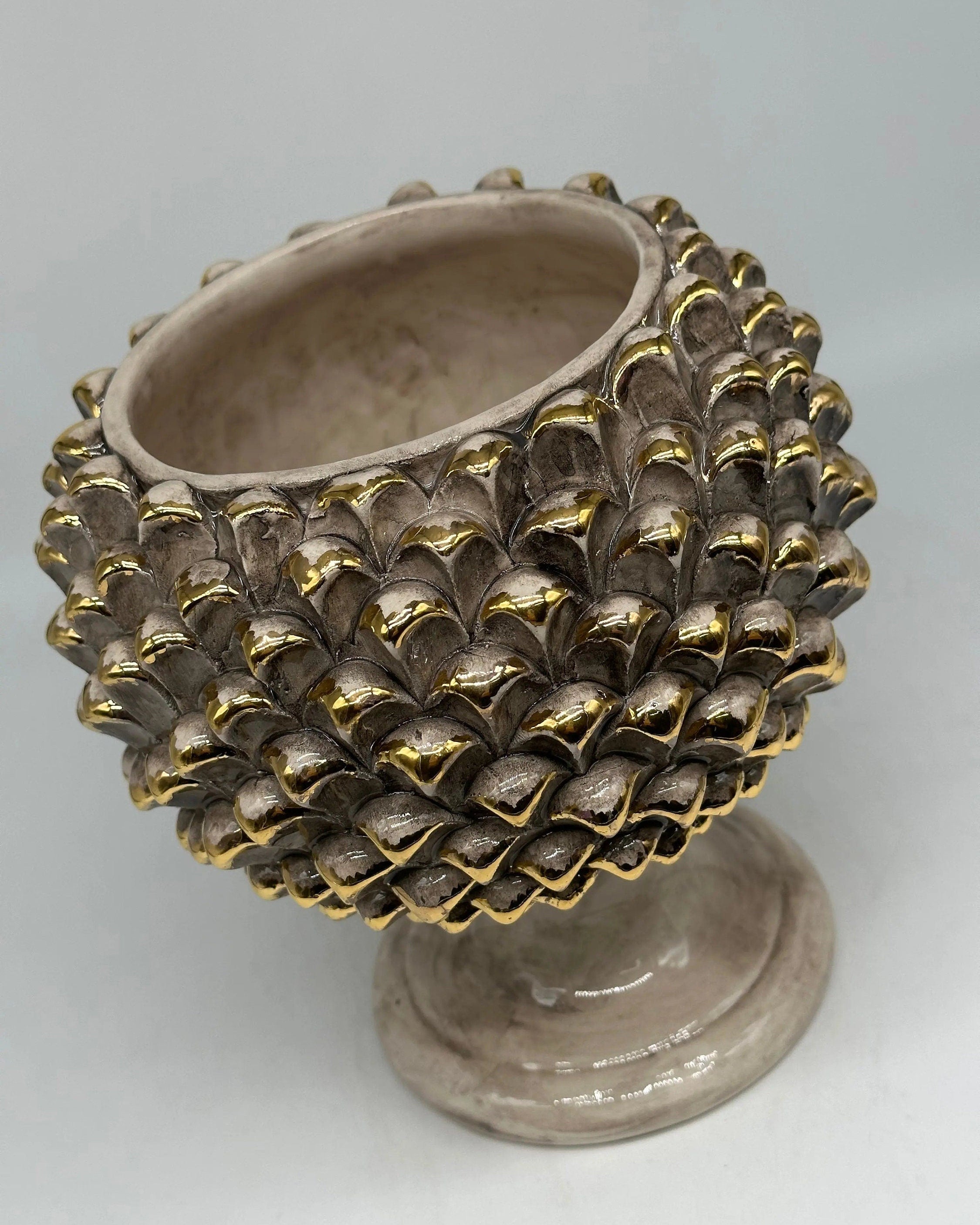 Portavaso Mezza Pigna Ceramica Caltagirone cm H.20 Artigianale Beige Punte Oro DD CERAMICHE SICILIANE