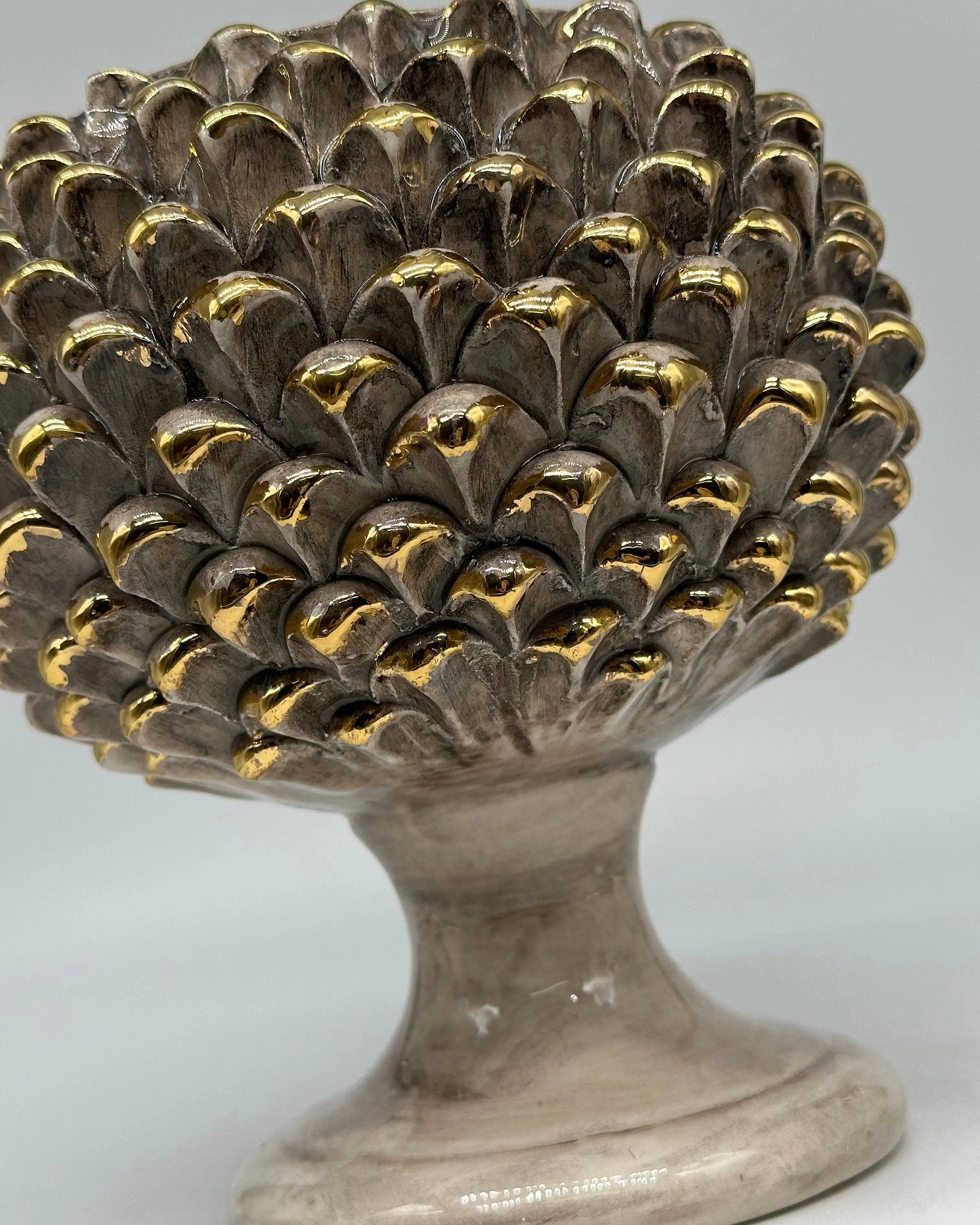 Portavaso Mezza Pigna Ceramica Caltagirone cm H.20 Artigianale Beige Punte Oro DD CERAMICHE SICILIANE