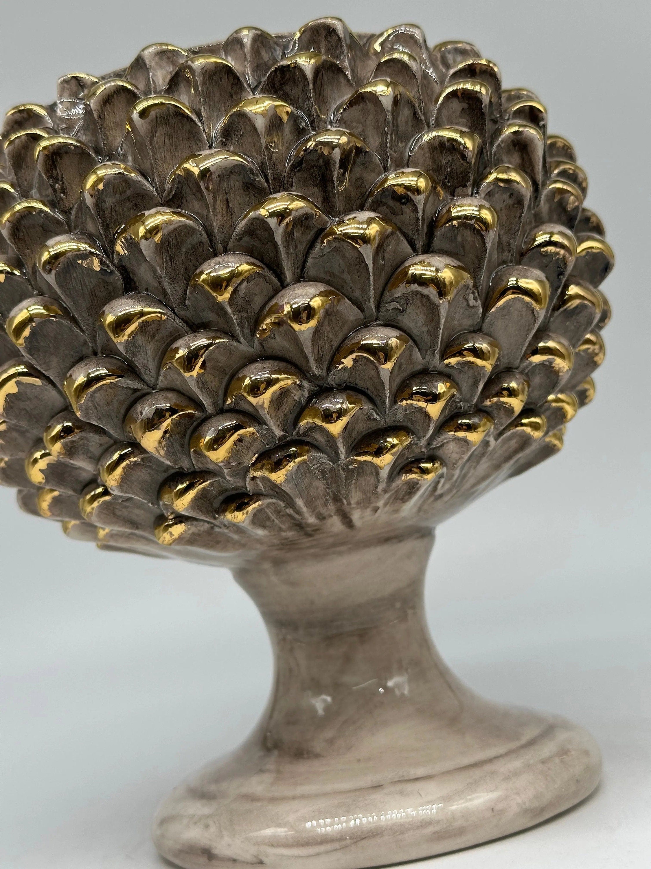 Portavaso Mezza Pigna Ceramica Caltagirone cm H.20 Artigianale Beige Punte Oro DD CERAMICHE SICILIANE