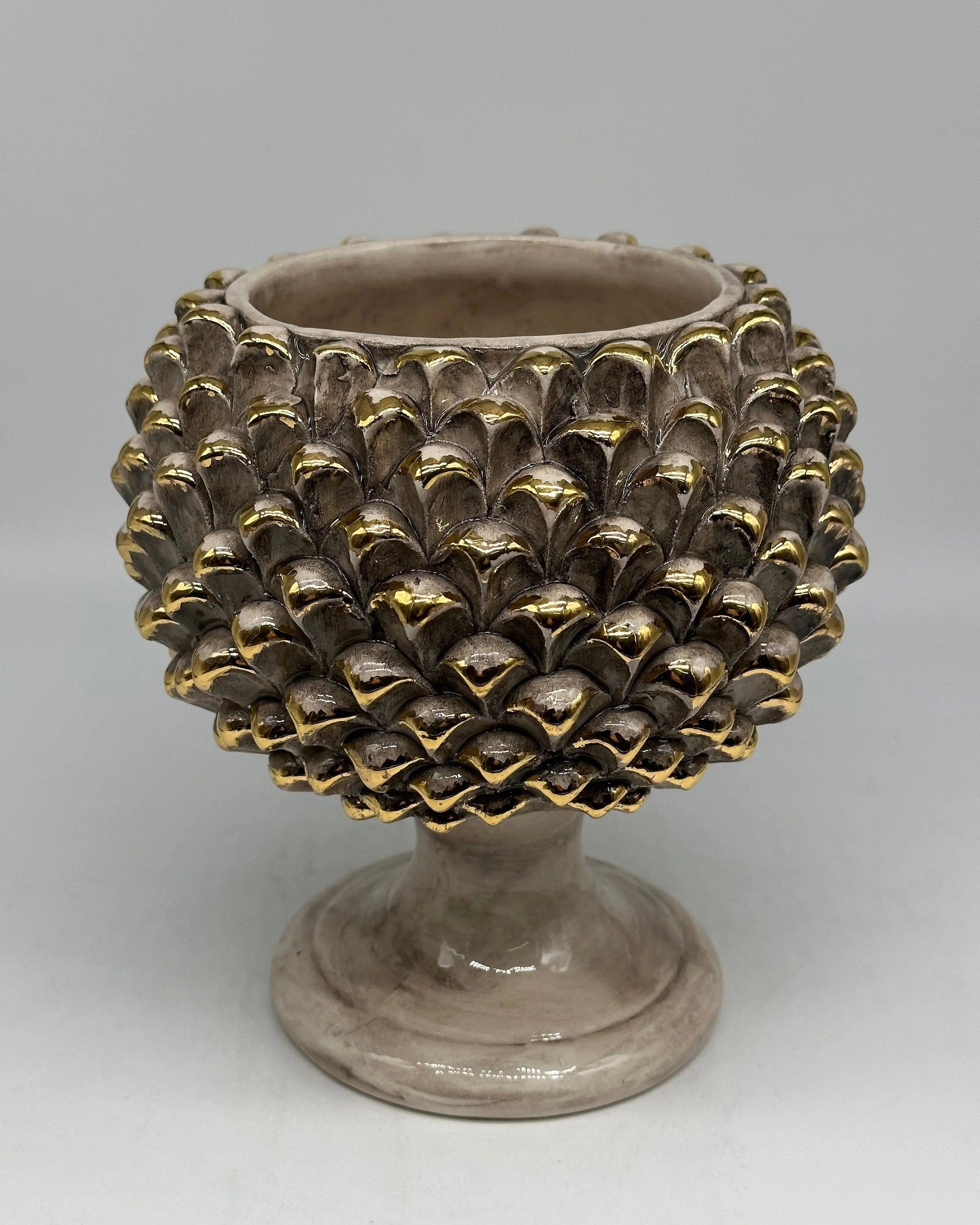 Portavaso Mezza Pigna Ceramica Caltagirone cm H.20 Artigianale Beige Punte Oro DD CERAMICHE SICILIANE