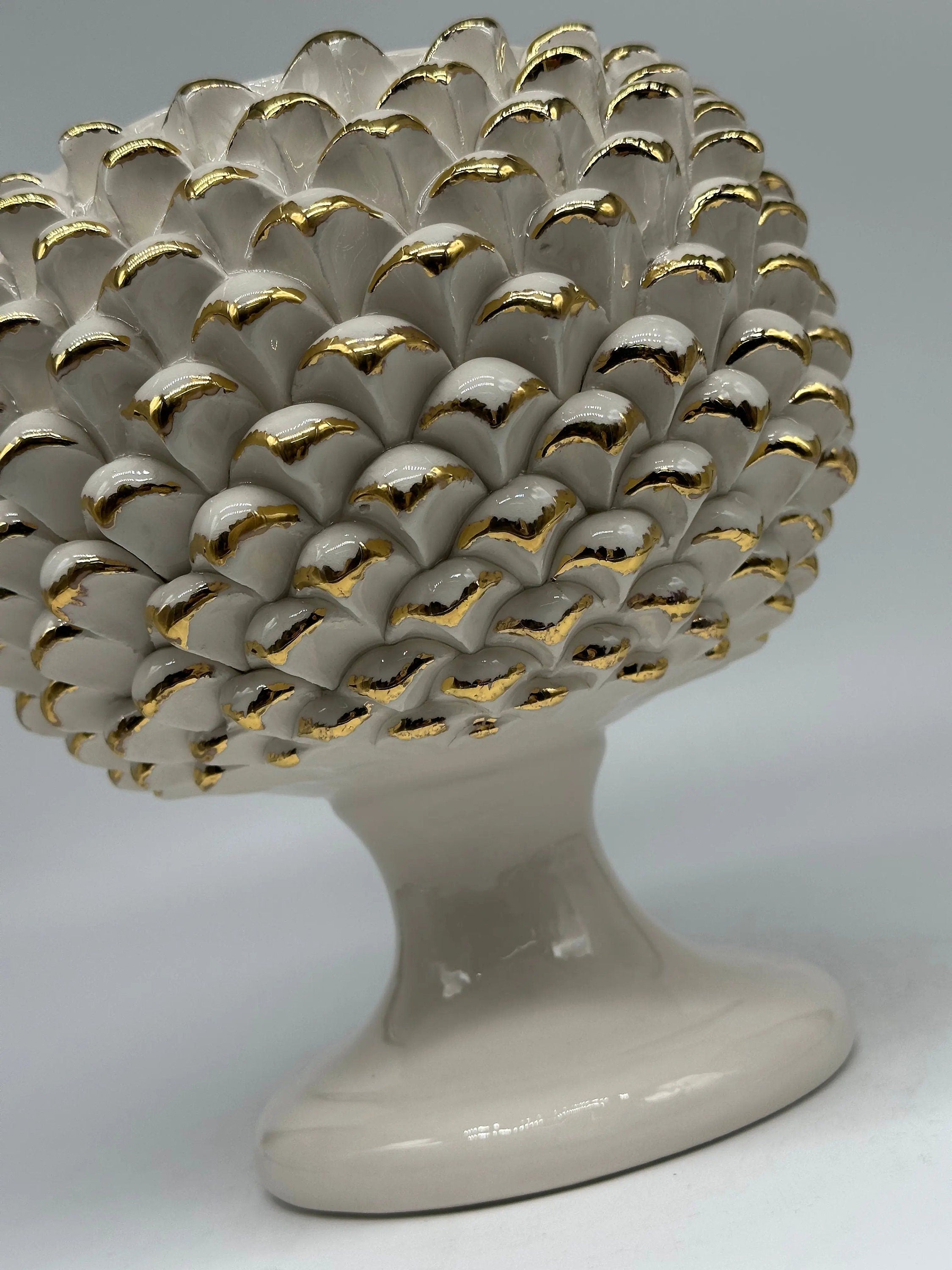 Portavaso Mezza Pigna Ceramica Caltagirone cm H.20 Artigianale Bianco Punte Oro DD CERAMICHE SICILIANE