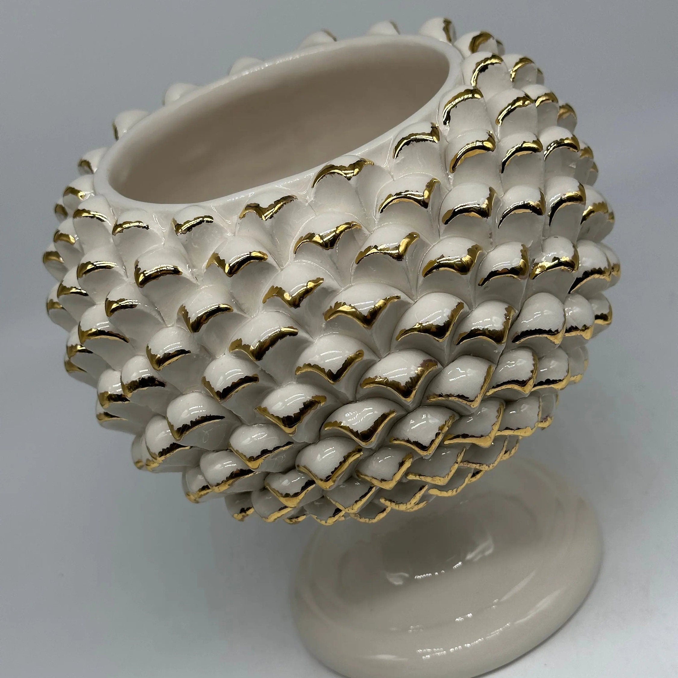 Portavaso Mezza Pigna Ceramica Caltagirone cm H.20 Artigianale Bianco Punte Oro DD CERAMICHE SICILIANE