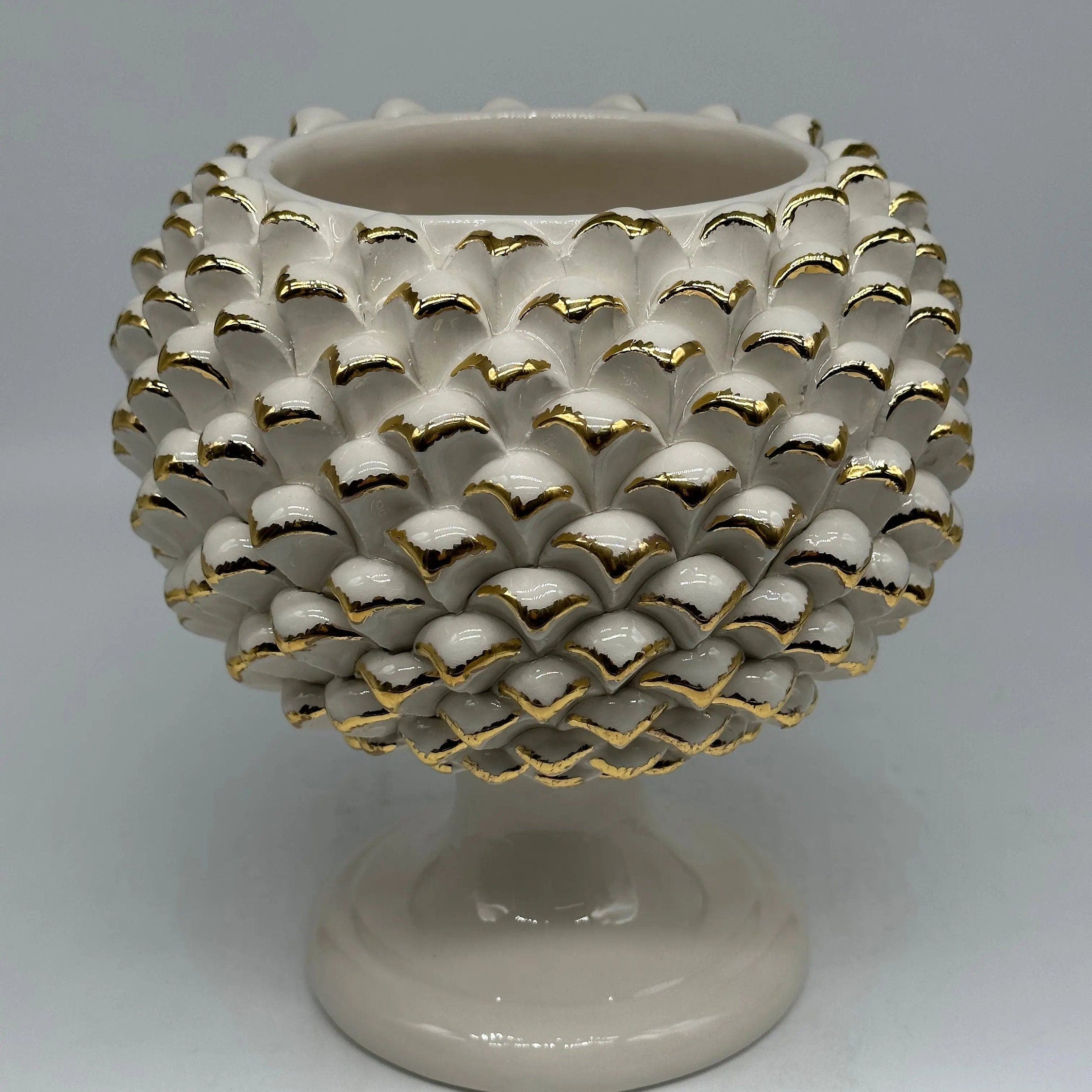 Portavaso Mezza Pigna Ceramica Caltagirone cm H.20 Artigianale Bianco Punte Oro DD CERAMICHE SICILIANE