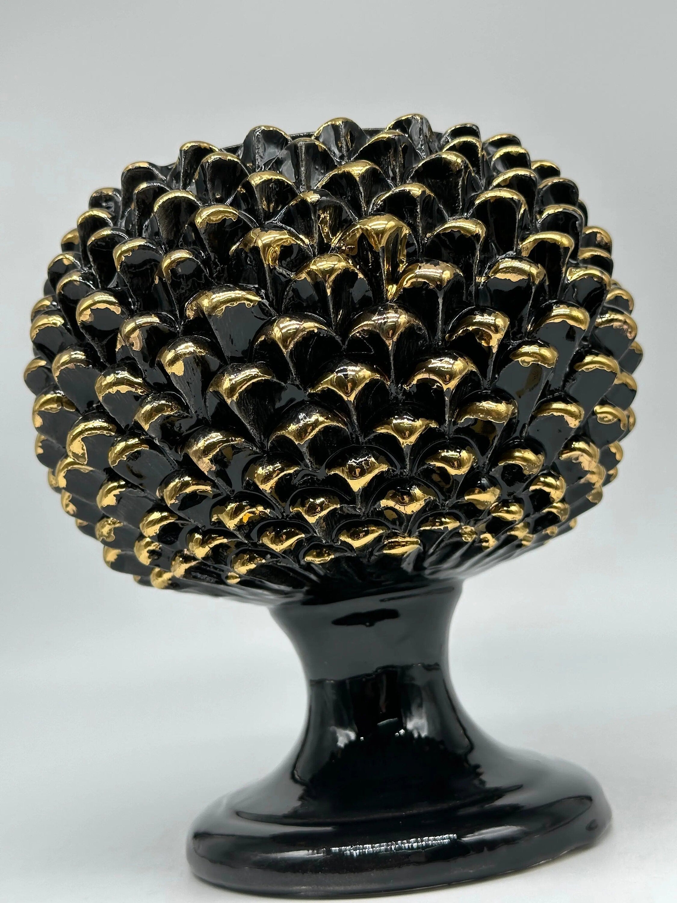 Portavaso Mezza Pigna Ceramica Caltagirone cm H.20 Artigianale Nero Punte Oro DD CERAMICHE SICILIANE