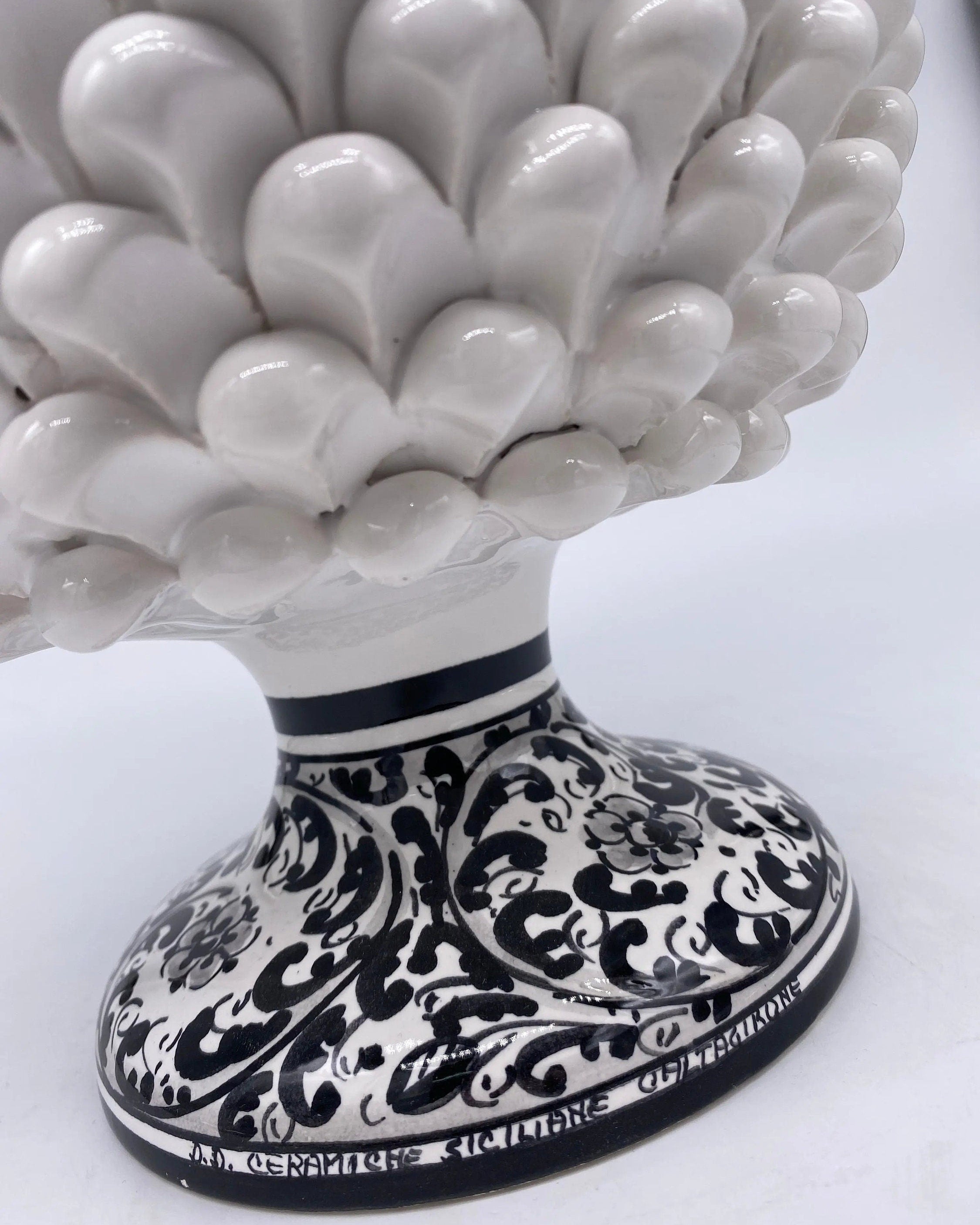 Portavaso Mezza Pigna Ceramica Caltagirone cm H.20 L.20 Artigianale Bianco Base Decorata DD CERAMICHE SICILIANE