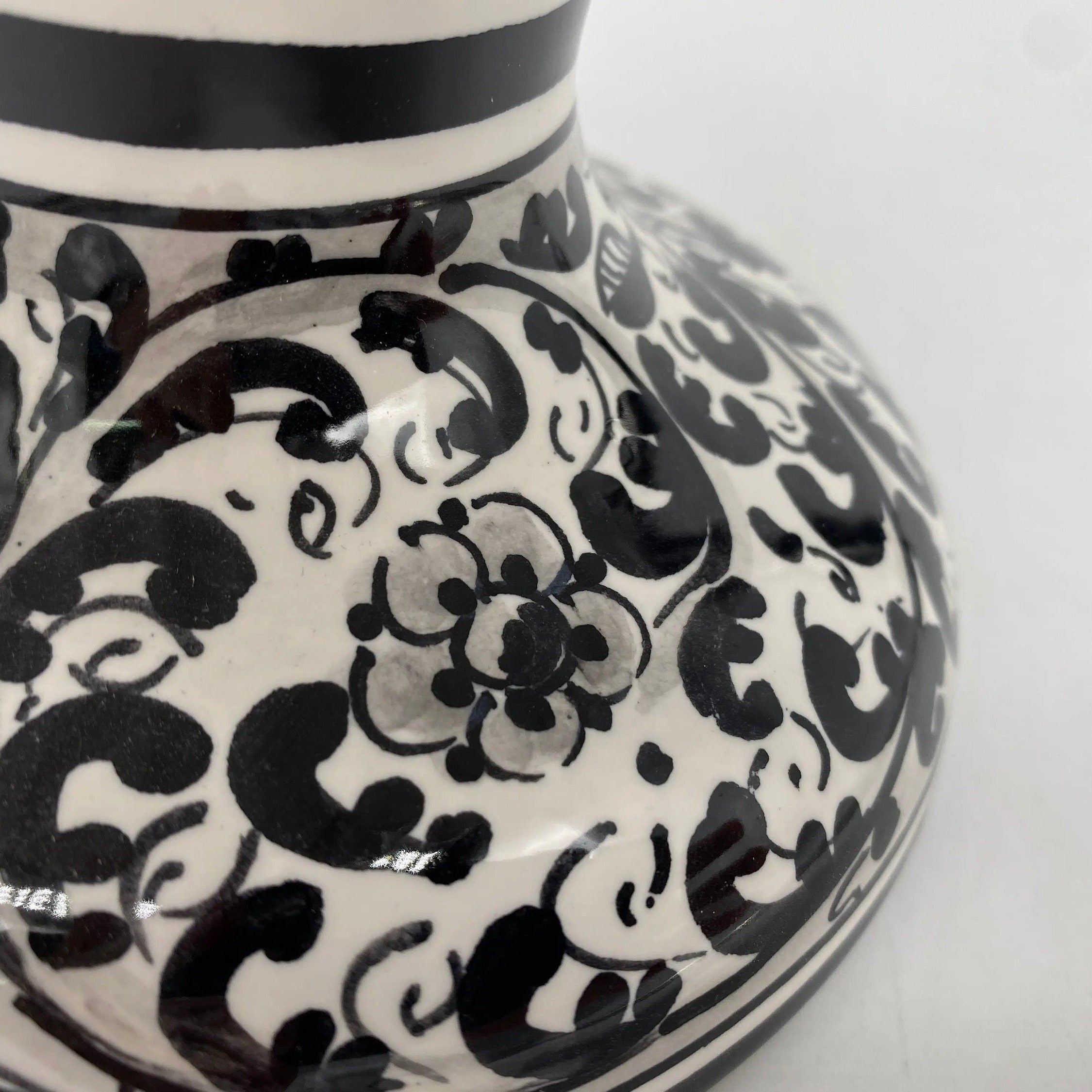 Portavaso Mezza Pigna Ceramica Caltagirone cm H.20 L.20 Artigianale Bianco Base Decorata DD CERAMICHE SICILIANE