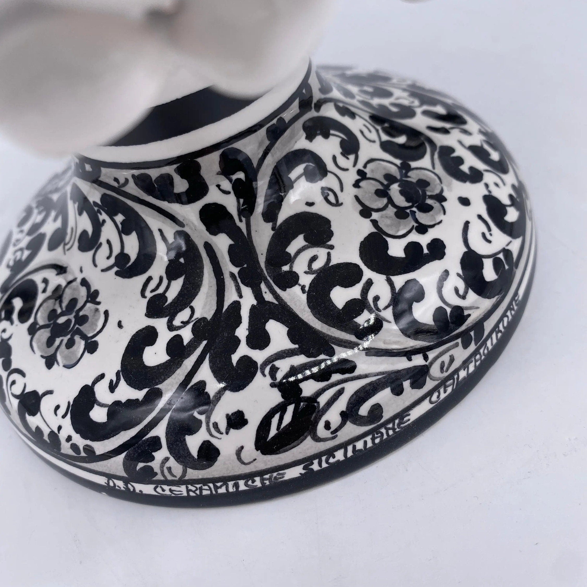 Portavaso Mezza Pigna Ceramica Caltagirone cm H.20 L.20 Artigianale Bianco Base Decorata DD CERAMICHE SICILIANE