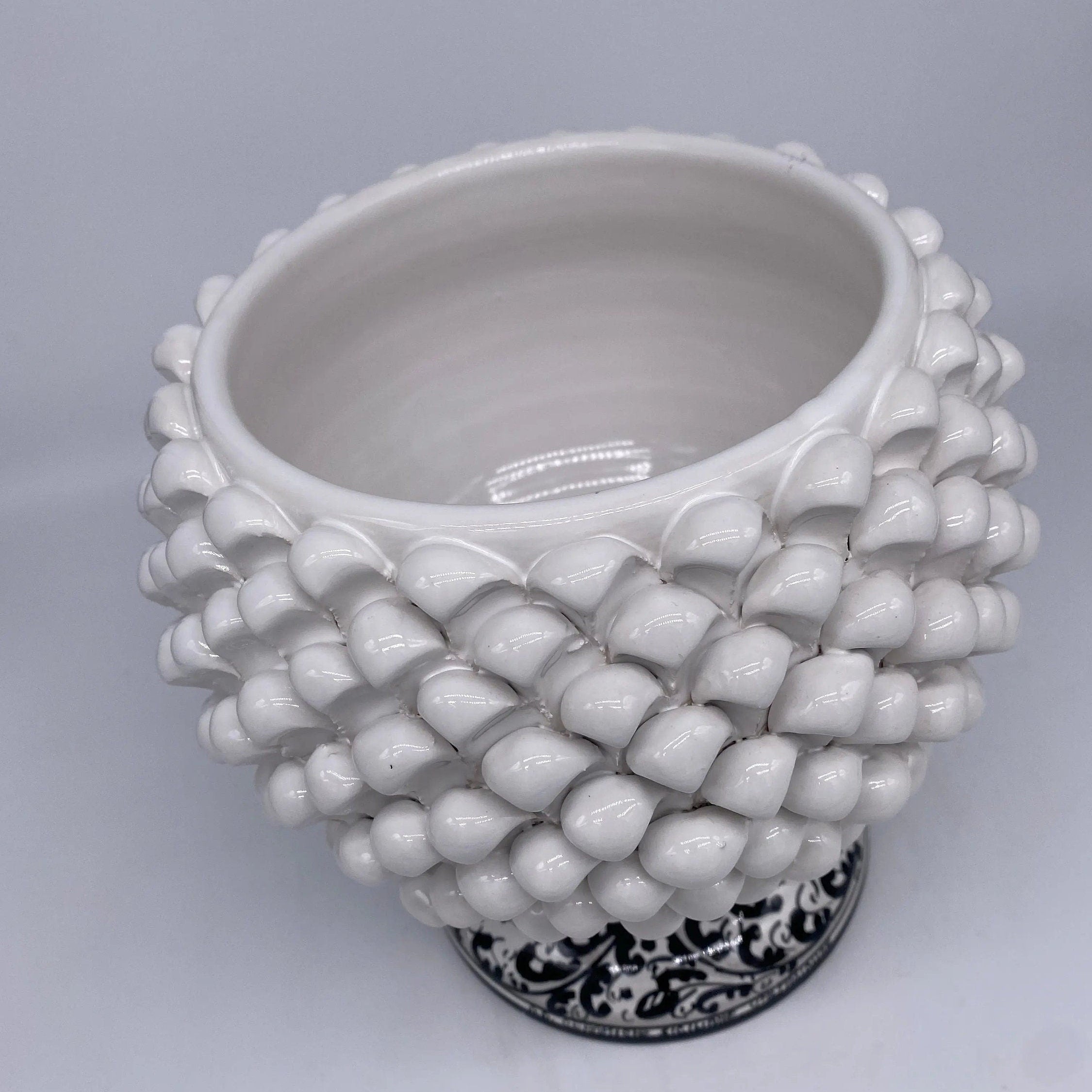 Portavaso Mezza Pigna Ceramica Caltagirone cm H.20 L.20 Artigianale Bianco Base Decorata DD CERAMICHE SICILIANE
