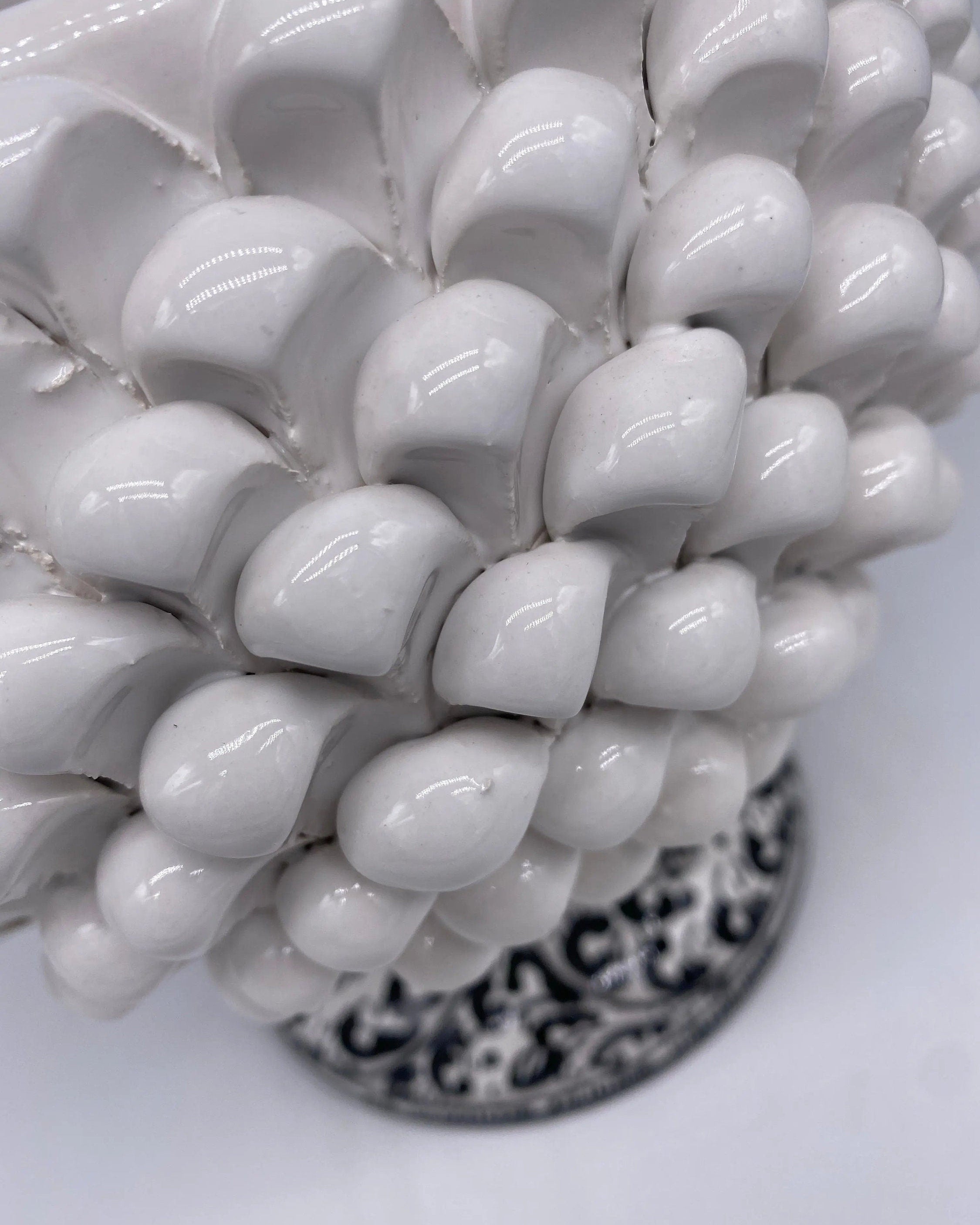 Portavaso Mezza Pigna Ceramica Caltagirone cm H.20 L.20 Artigianale Bianco Base Decorata DD CERAMICHE SICILIANE