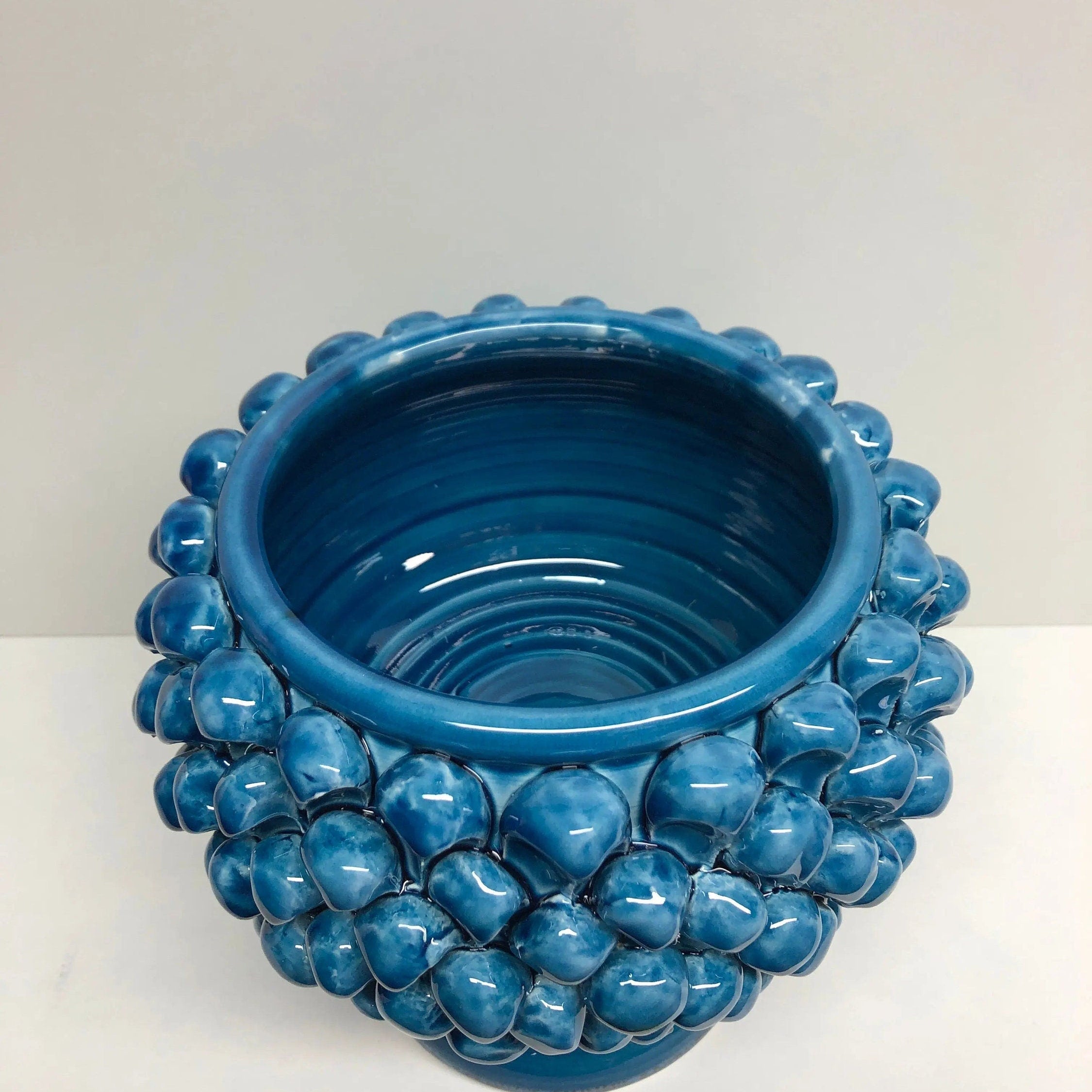 Portavaso Mezza Pigna Ceramica Caltagirone cm H.20 L.20 Artigianale Blu Cristallo DD CERAMICHE SICILIANE