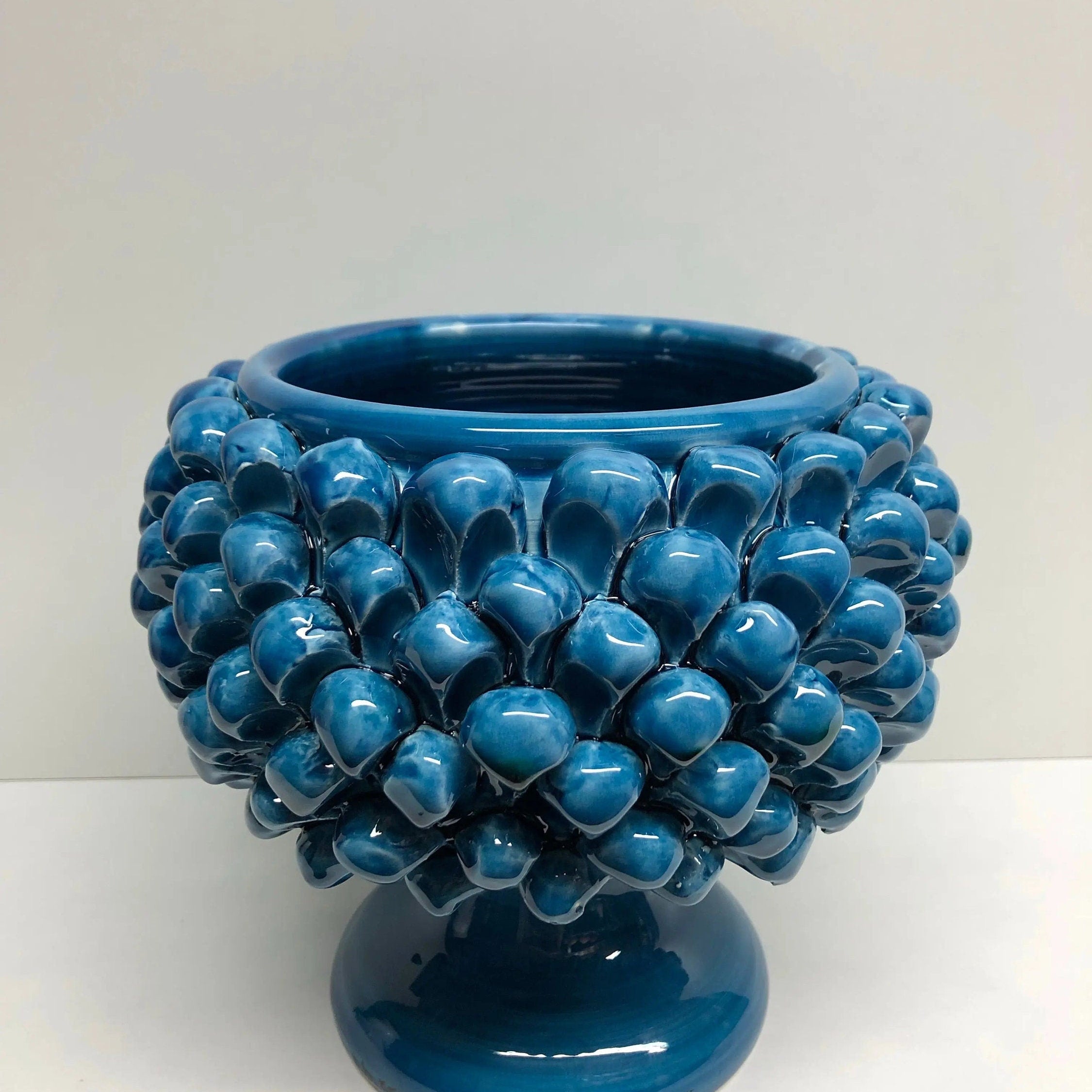 Portavaso Mezza Pigna Ceramica Caltagirone cm H.20 L.20 Artigianale Blu Cristallo DD CERAMICHE SICILIANE