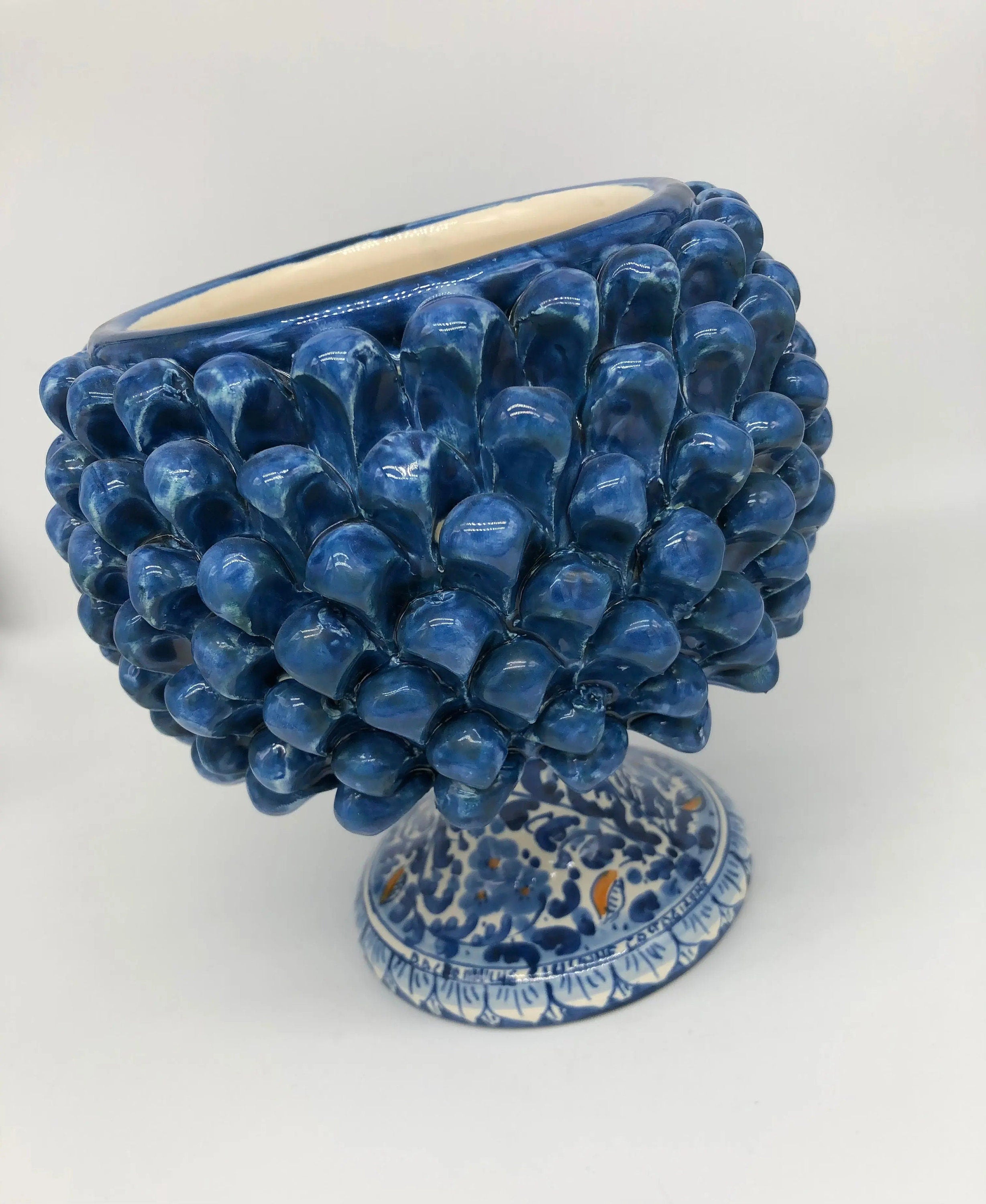 Portavaso Mezza Pigna Ceramica Caltagirone cm H.20 L.20 Artigianale Blu Antico Base Decorata DD CERAMICHE SICILIANE