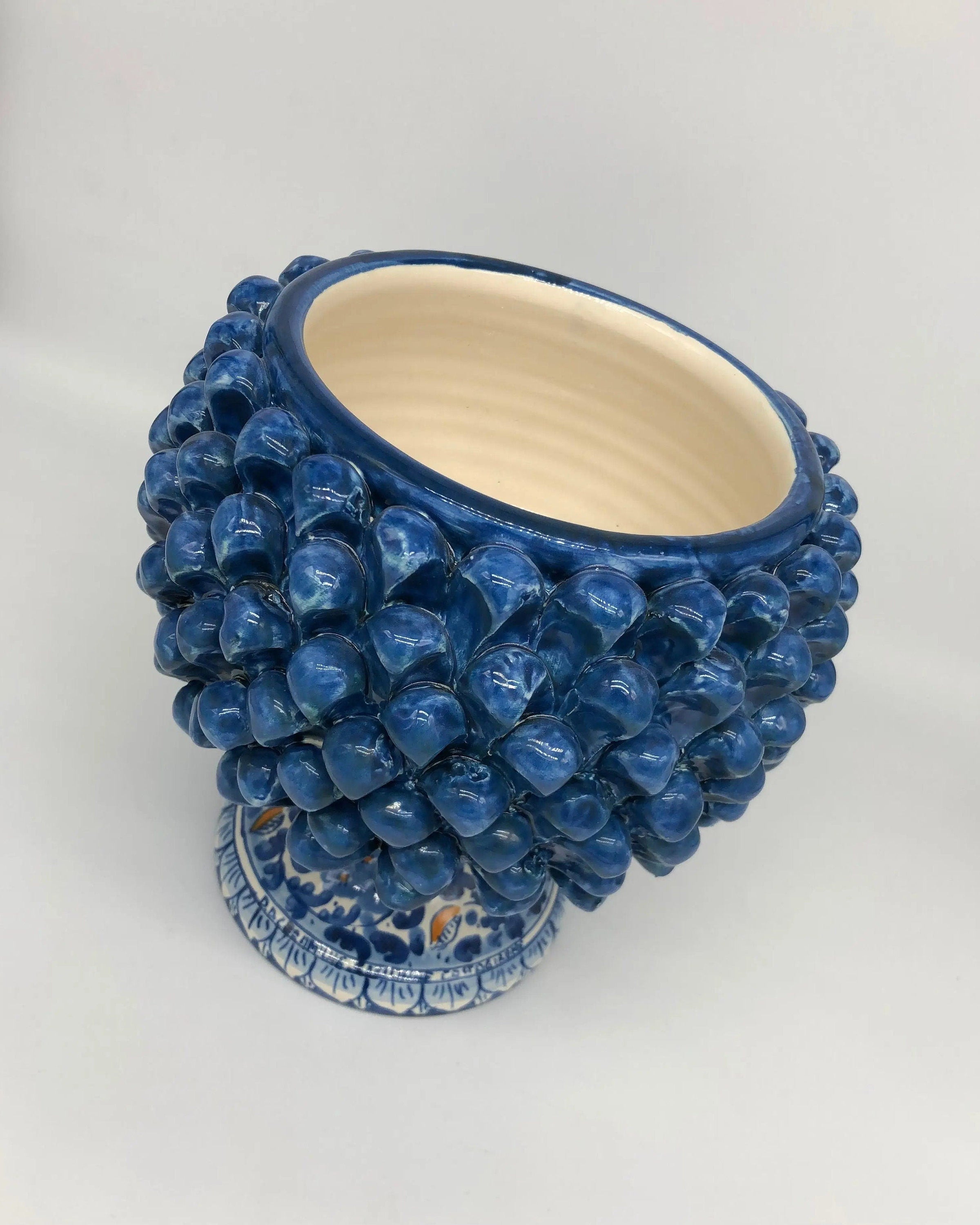 Portavaso Mezza Pigna Ceramica Caltagirone cm H.20 L.20 Artigianale Blu Antico Base Decorata DD CERAMICHE SICILIANE