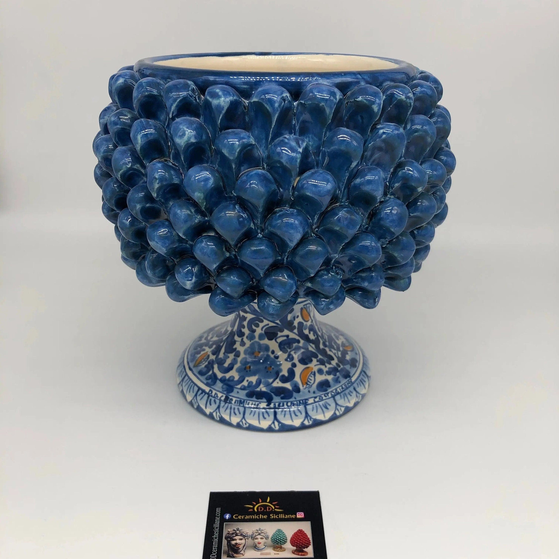 Portavaso Mezza Pigna Ceramica Caltagirone cm H.20 L.20 Artigianale Blu Antico Base Decorata DD CERAMICHE SICILIANE