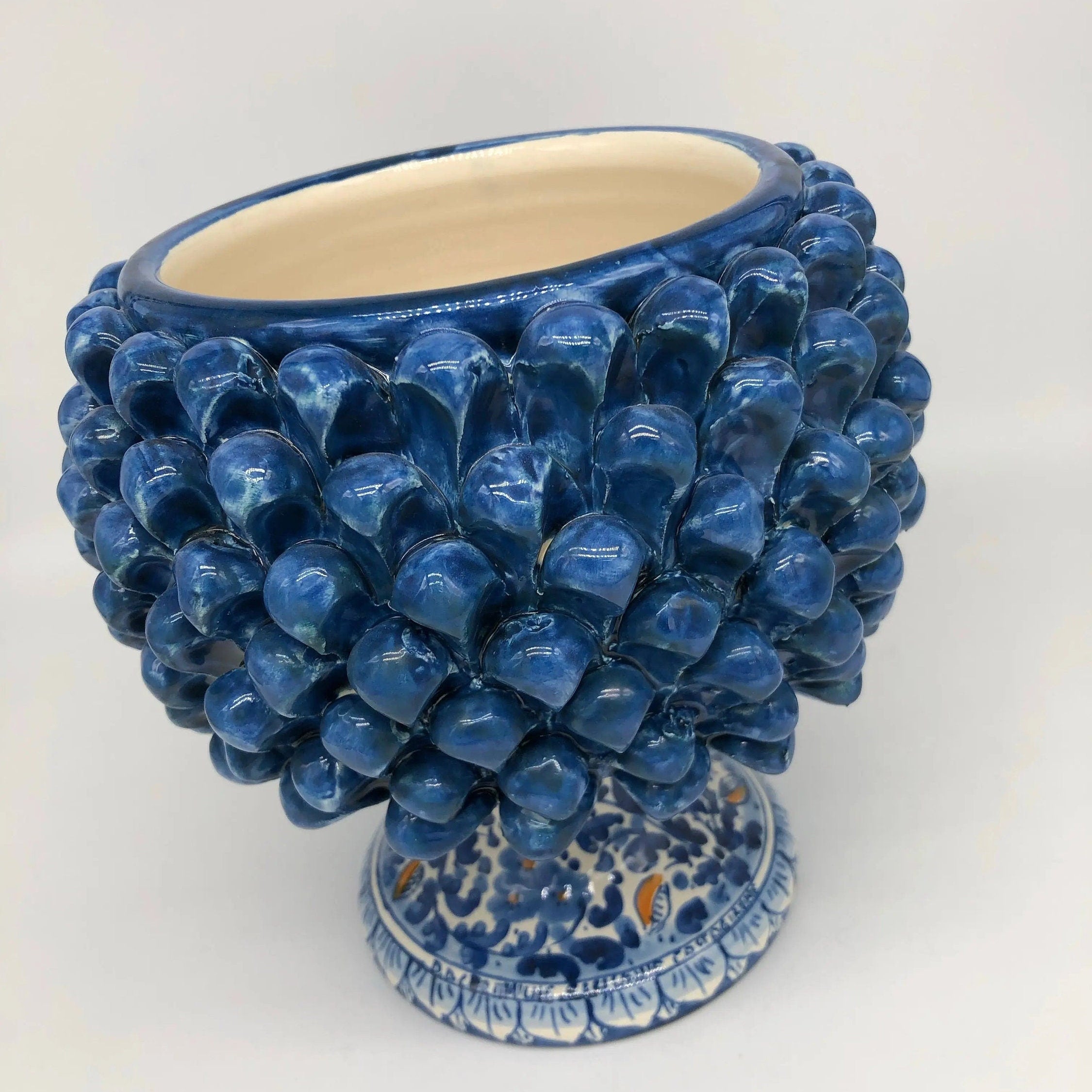 Portavaso Mezza Pigna Ceramica Caltagirone cm H.20 L.20 Artigianale Blu Antico Base Decorata DD CERAMICHE SICILIANE