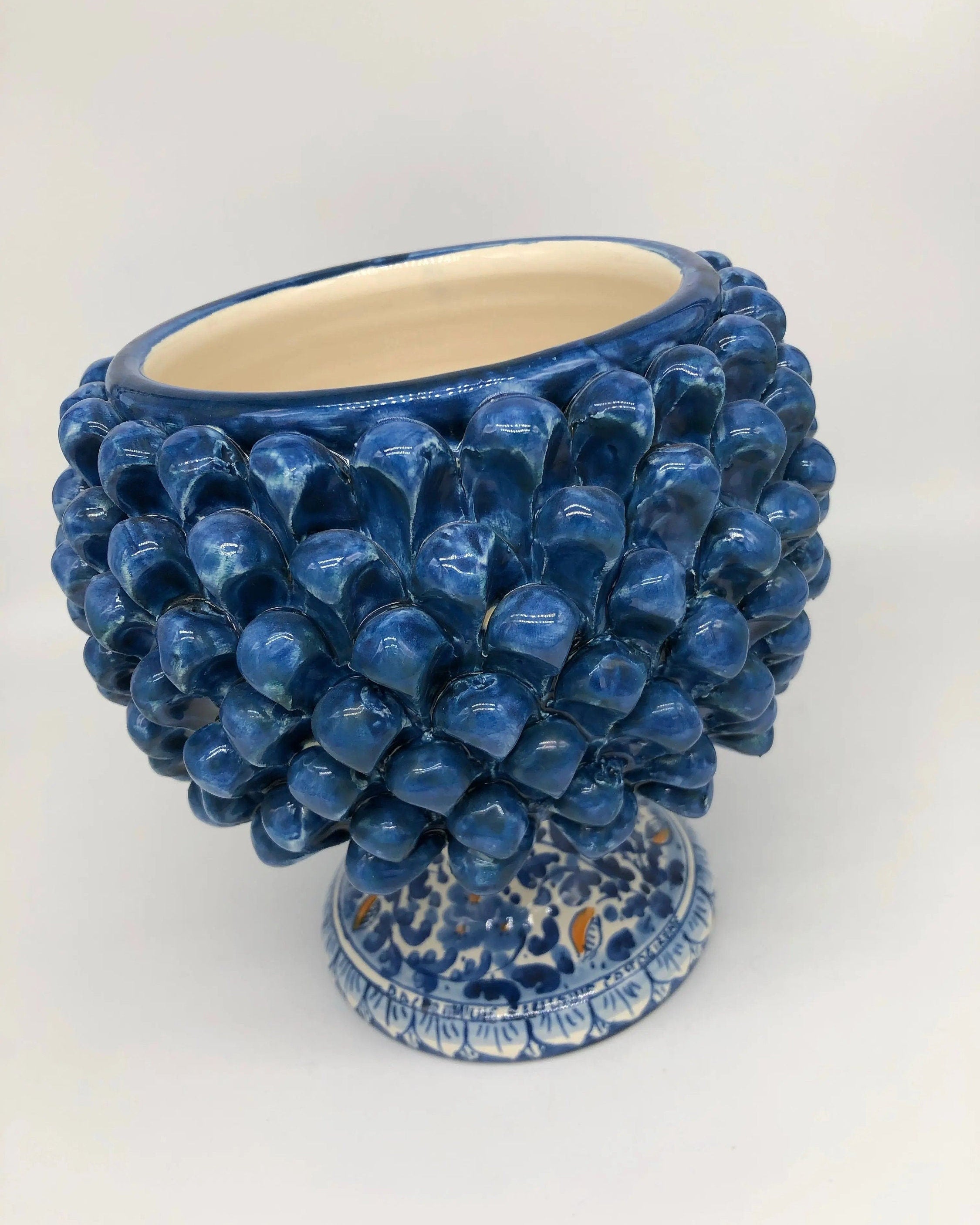 Portavaso Mezza Pigna Ceramica Caltagirone cm H.20 L.20 Artigianale Blu Antico Base Decorata DD CERAMICHE SICILIANE