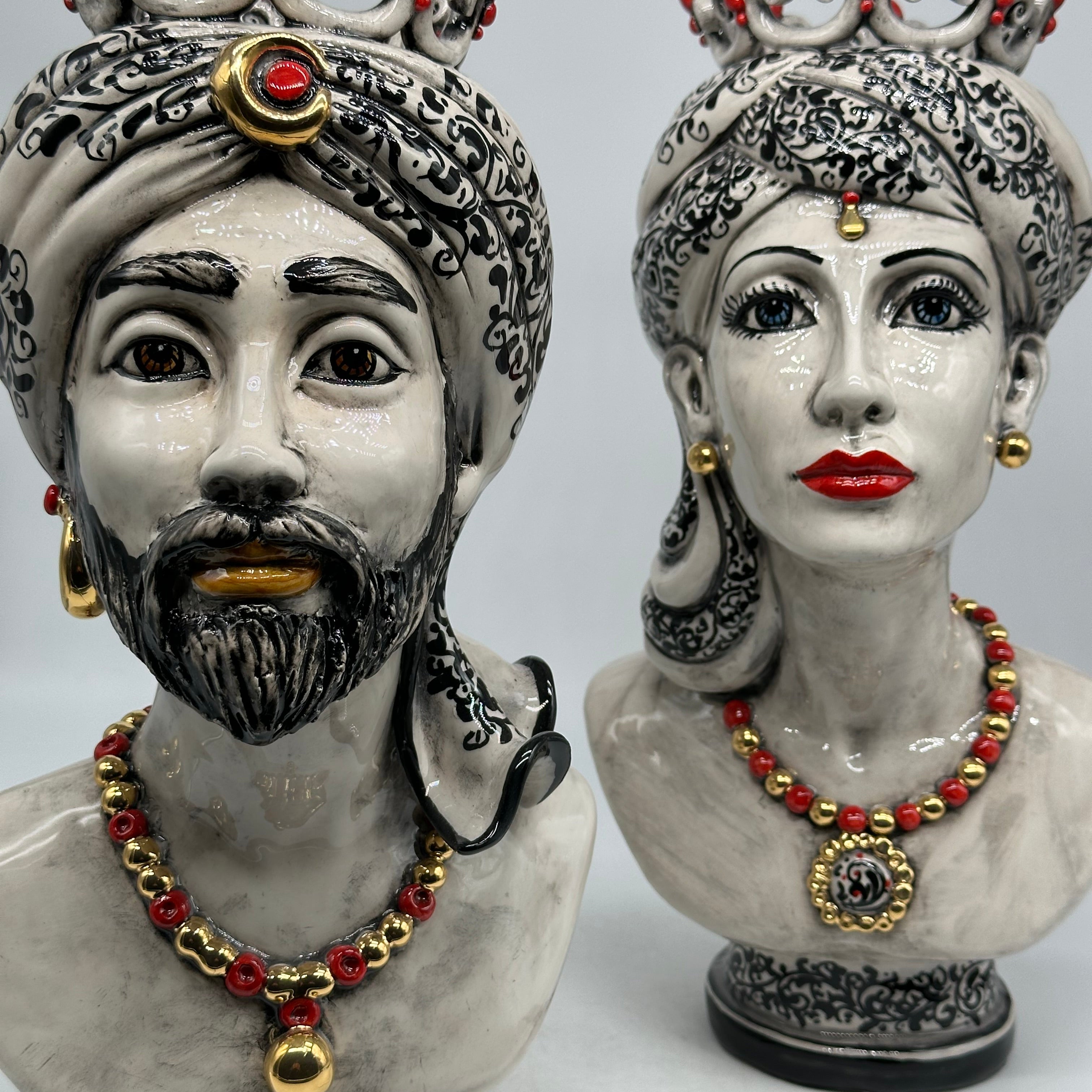 Mezzobusto Ceramica Caltagirone cm H.36 L.22 Artigianale Decoro ‘600 Nero Rosso Oro - TESTE DI MORO