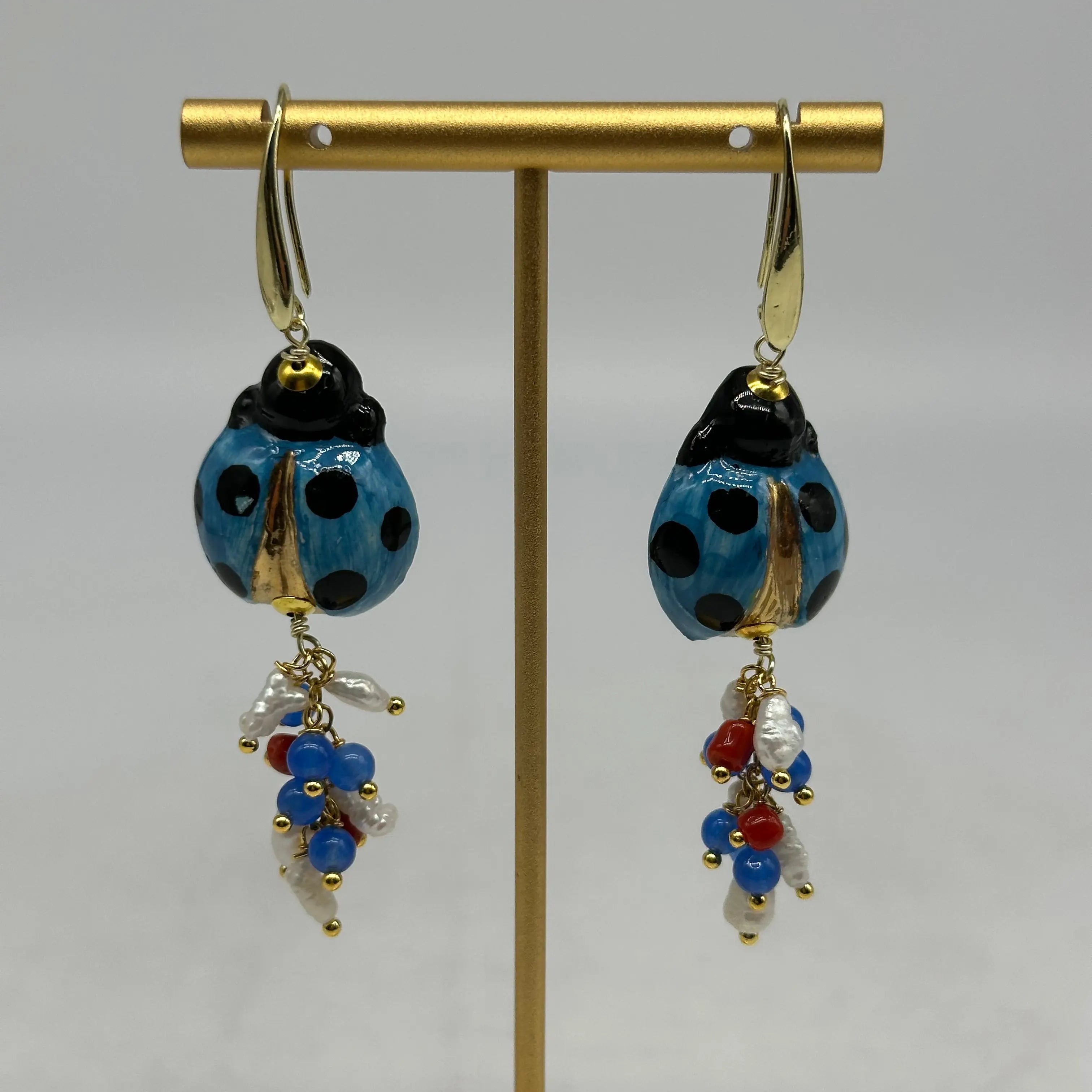 Orecchini Artigianali Coccinella Celeste Portafortuna in Ceramica di Caltagirone DD CERAMICHE SICILIANE