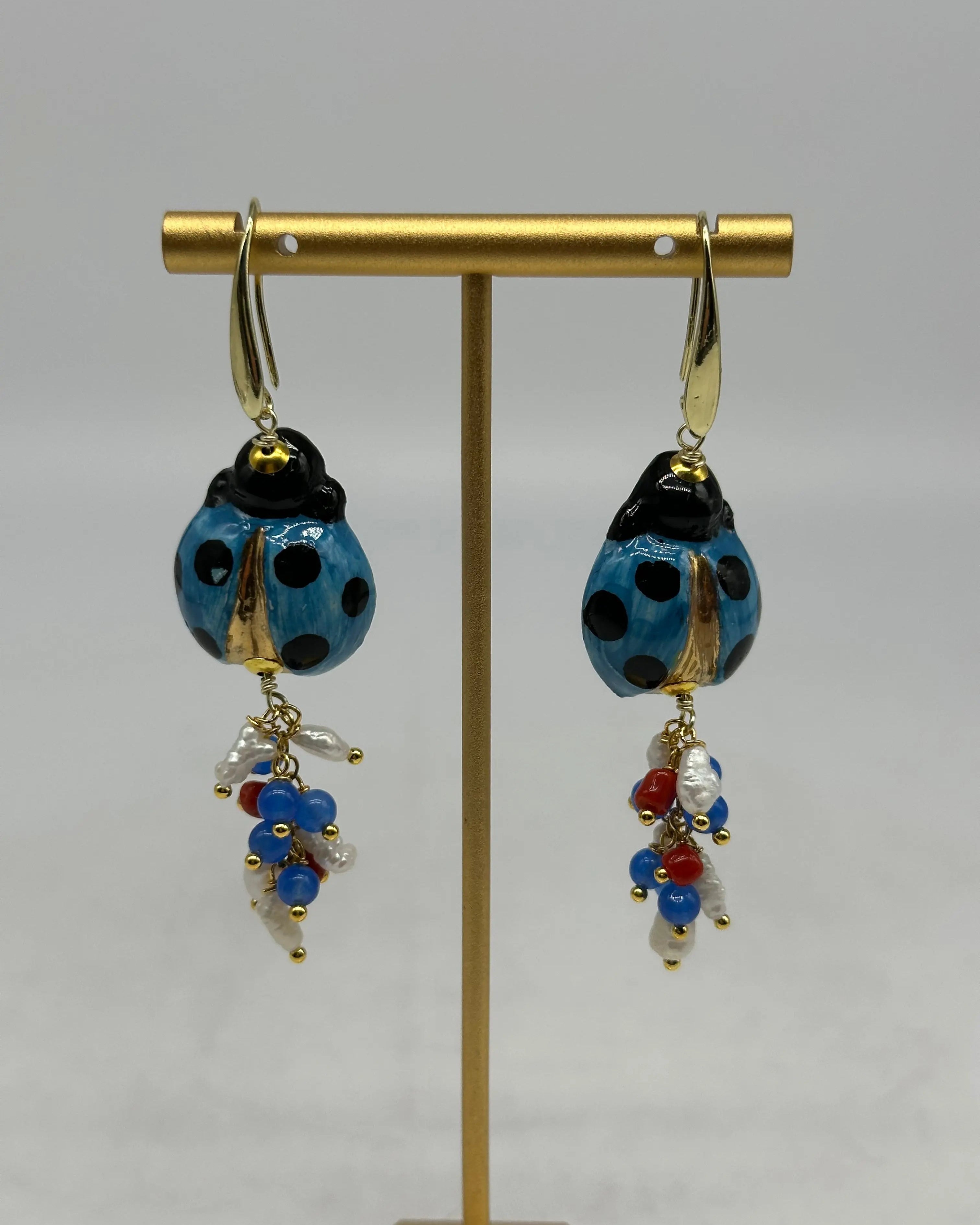 Orecchini Artigianali Coccinella Celeste Portafortuna in Ceramica di Caltagirone DD CERAMICHE SICILIANE