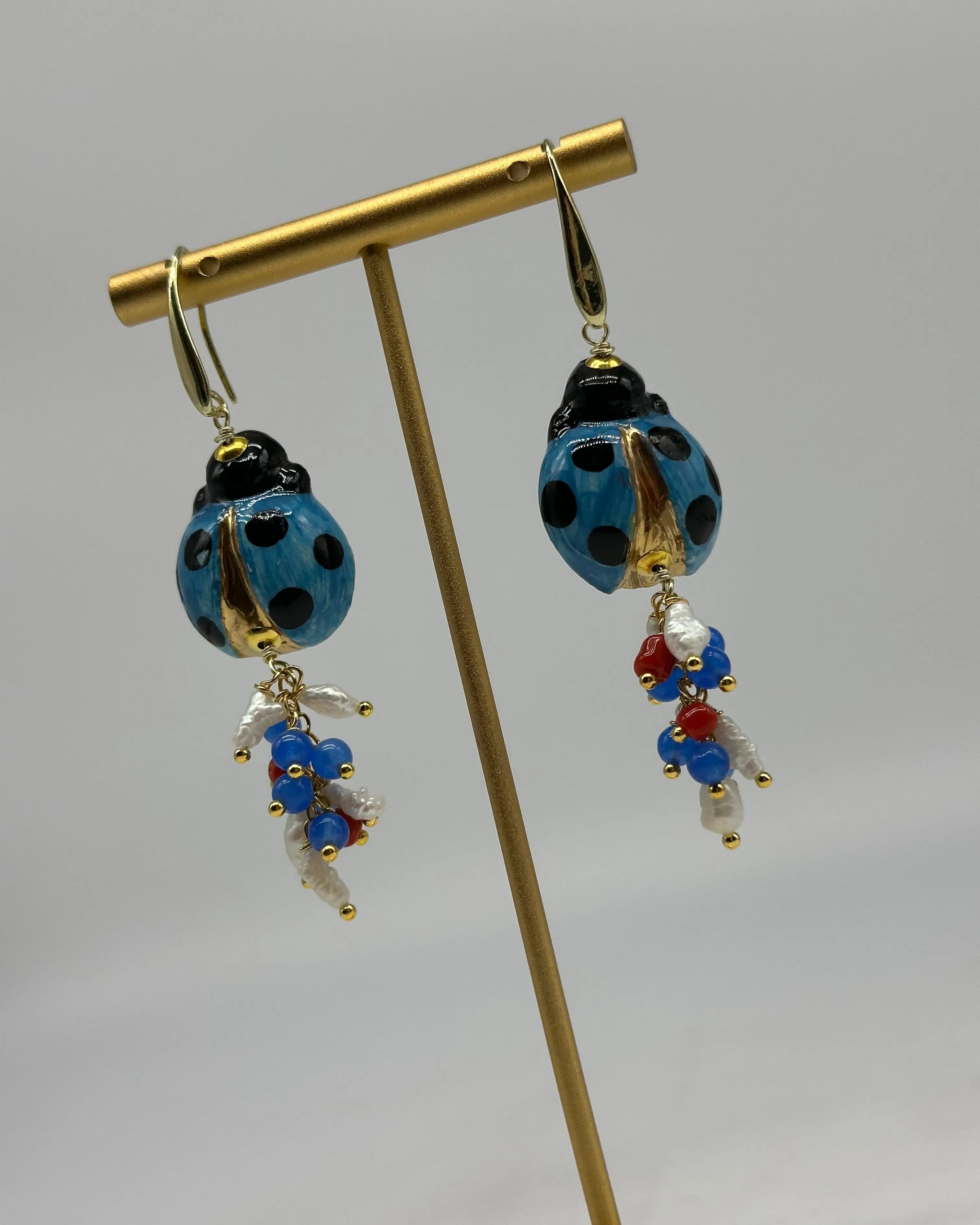 Orecchini Artigianali Coccinella Celeste Portafortuna in Ceramica di Caltagirone DD CERAMICHE SICILIANE