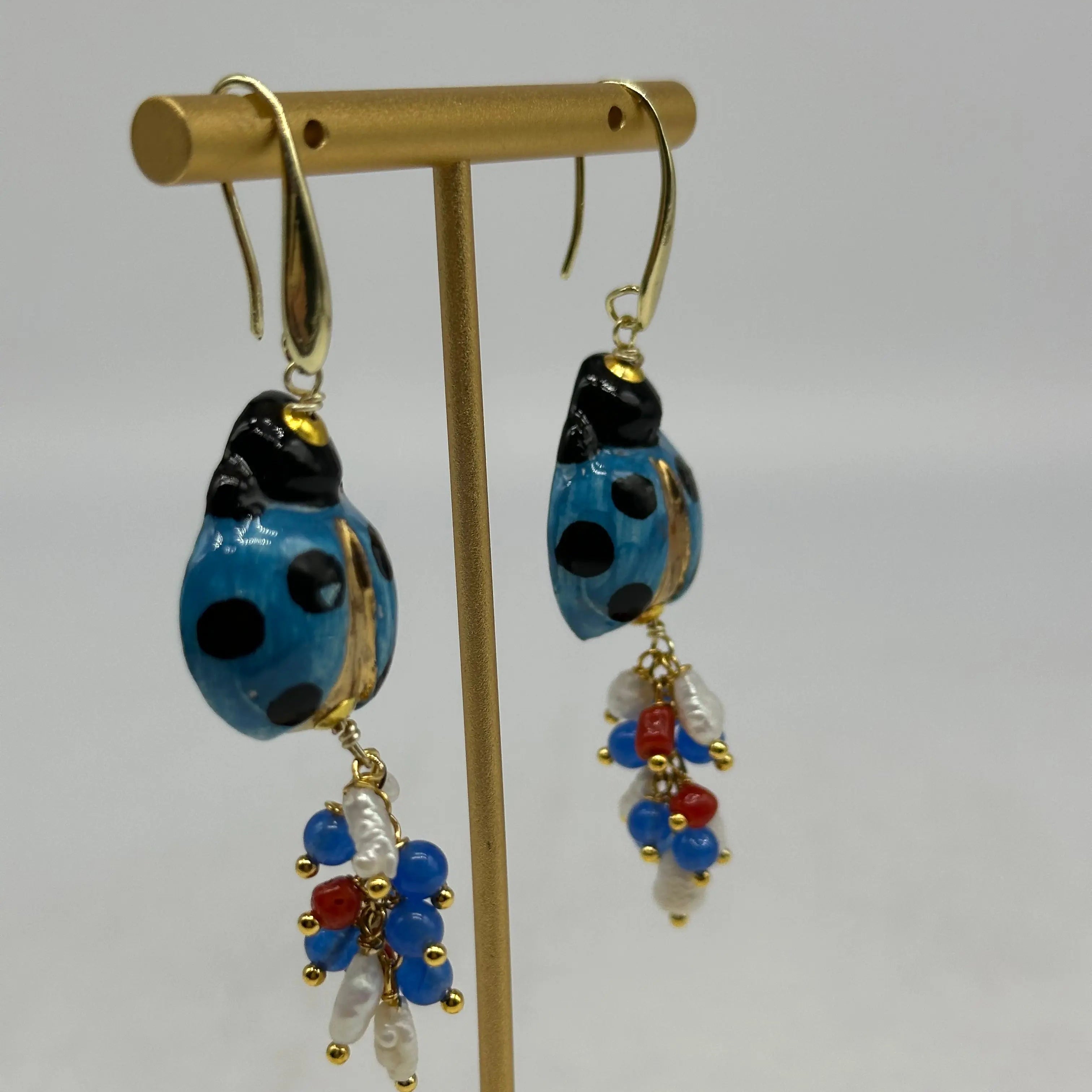 Orecchini Artigianali Coccinella Celeste Portafortuna in Ceramica di Caltagirone DD CERAMICHE SICILIANE