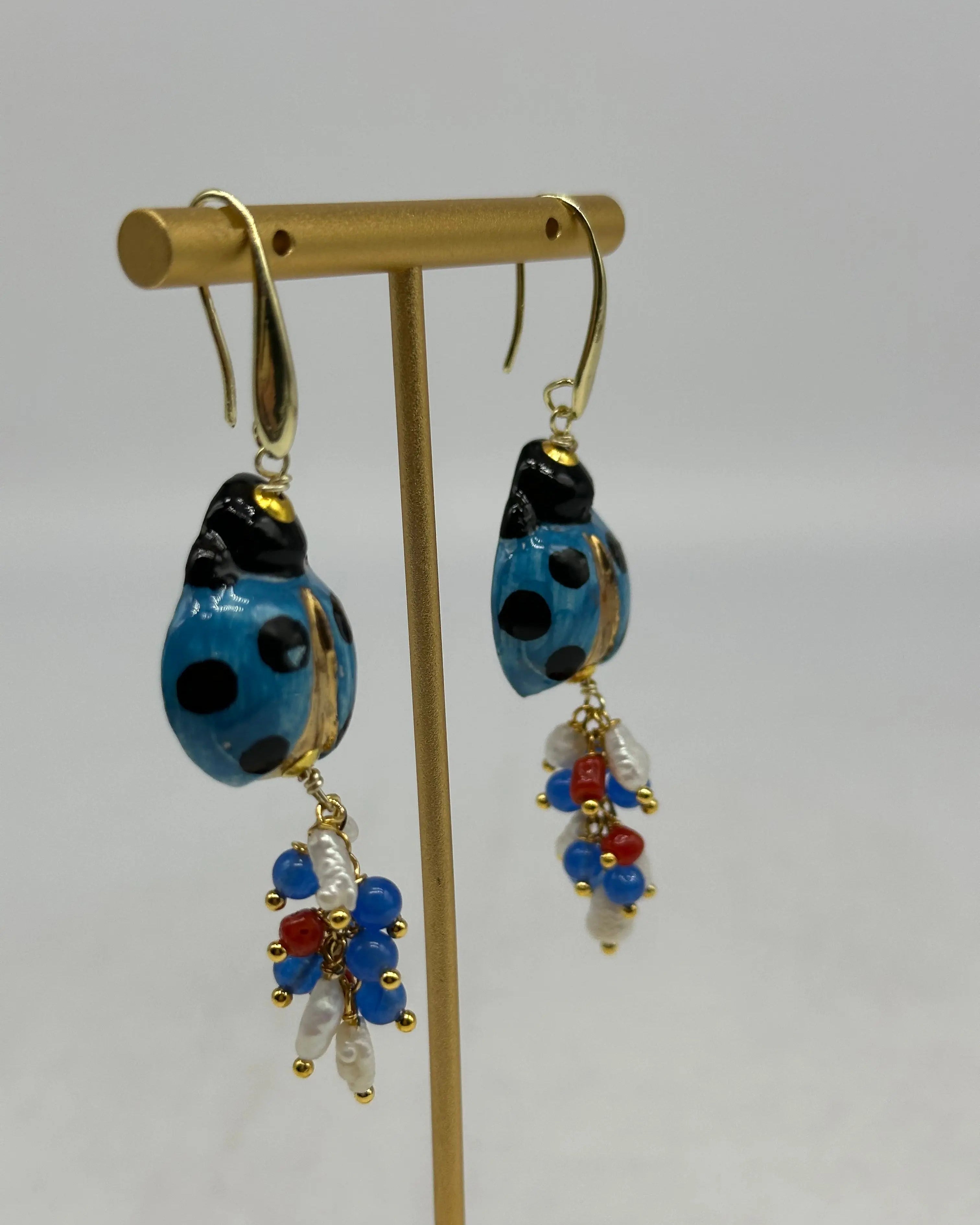 Orecchini Artigianali Coccinella Celeste Portafortuna in Ceramica di Caltagirone DD CERAMICHE SICILIANE