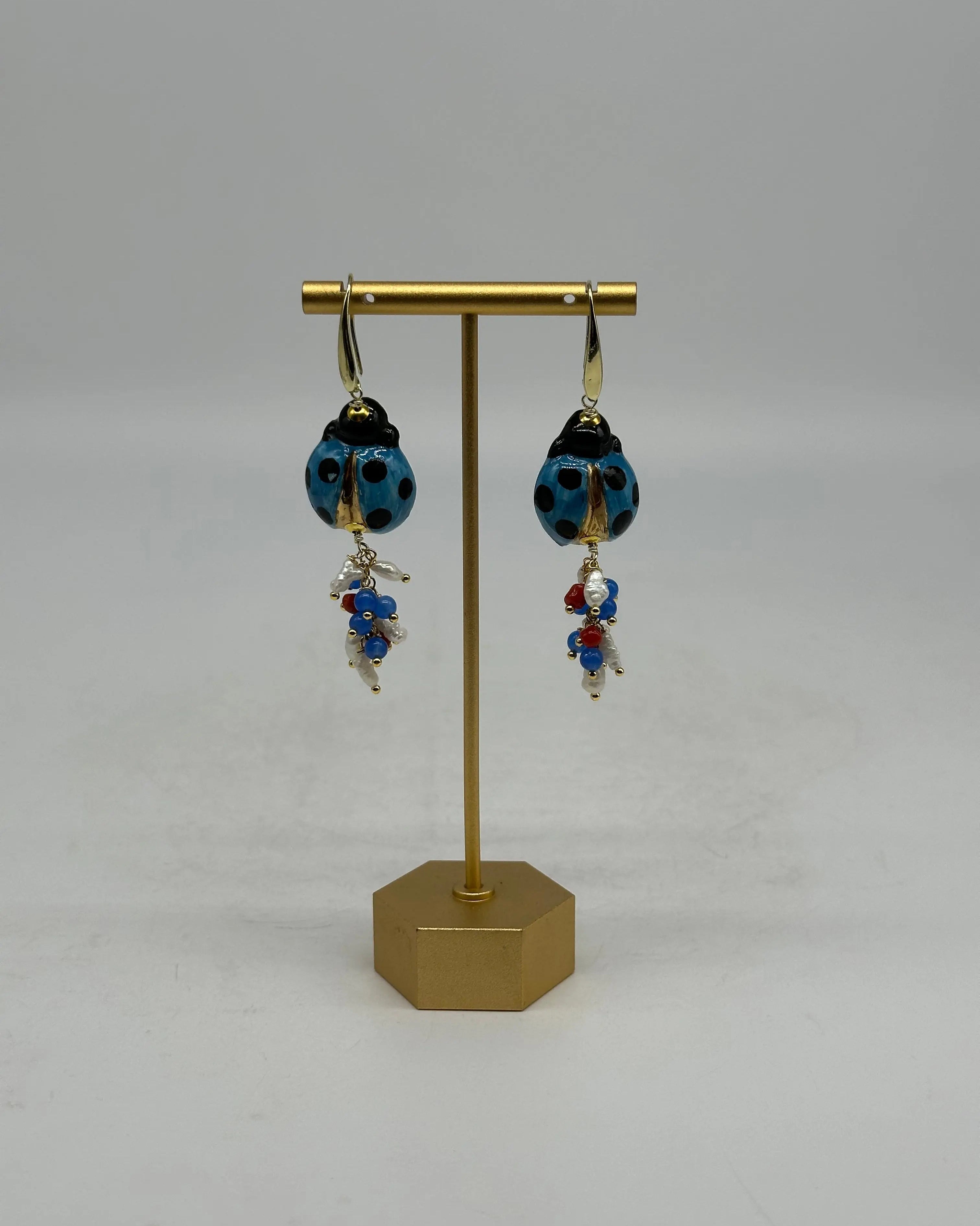 Orecchini Artigianali Coccinella Celeste Portafortuna in Ceramica di Caltagirone DD CERAMICHE SICILIANE