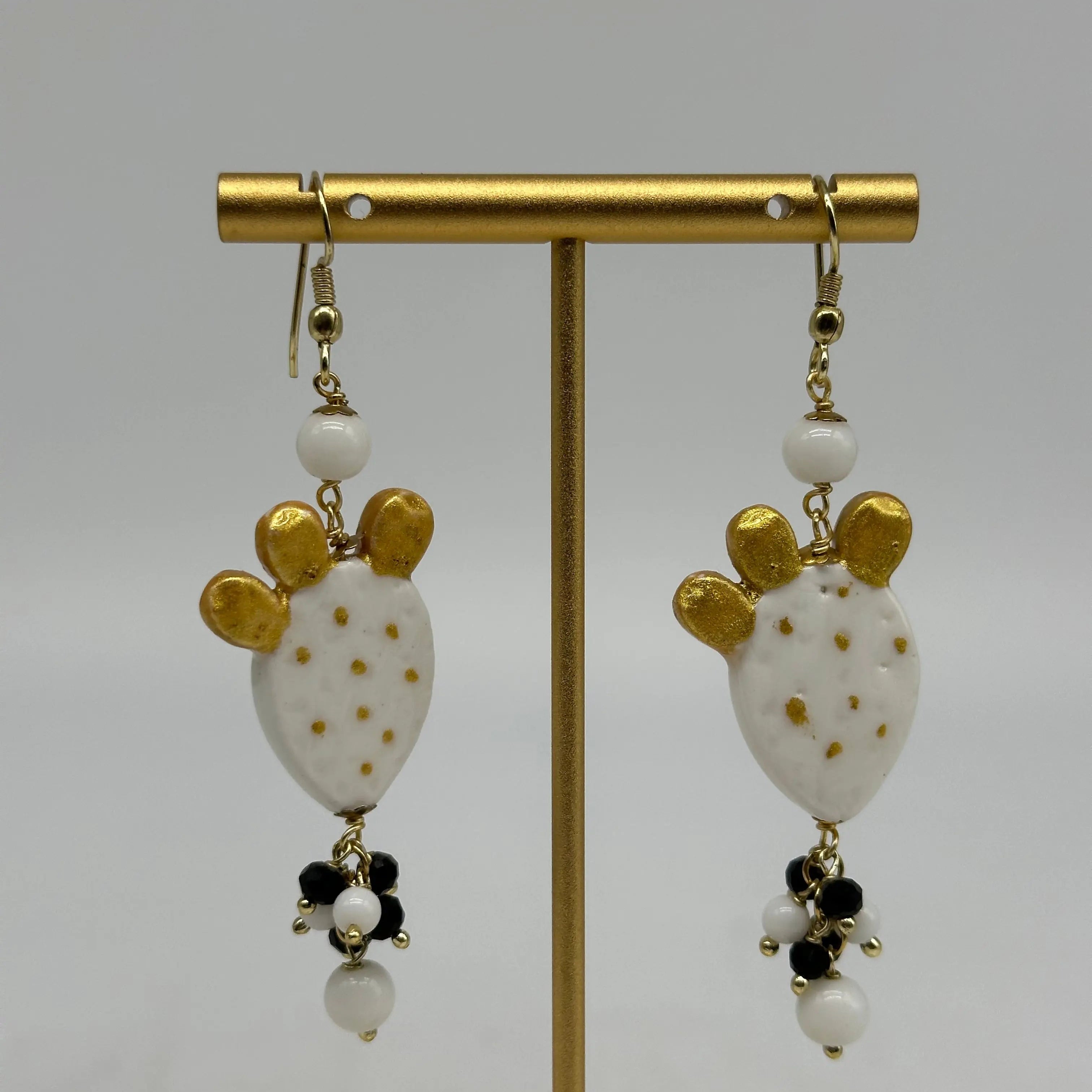 Orecchini Artigianali Fichi d’India in Ceramica di Caltagirone, pietre varie V.3 Bianco DD CERAMICHE SICILIANE