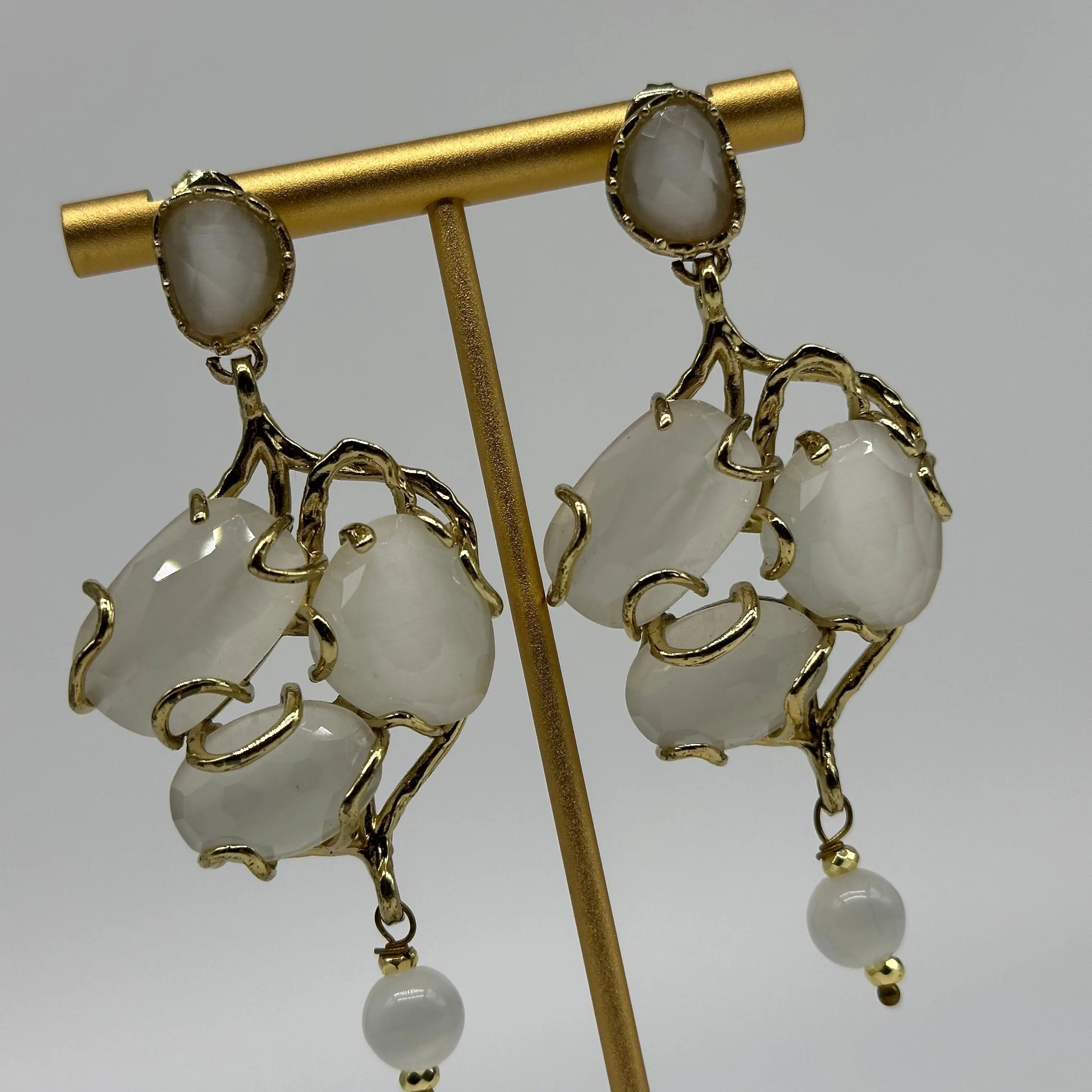 Orecchini Artigianali Grappolo di Pietra Bianca DD CERAMICHE SICILIANE